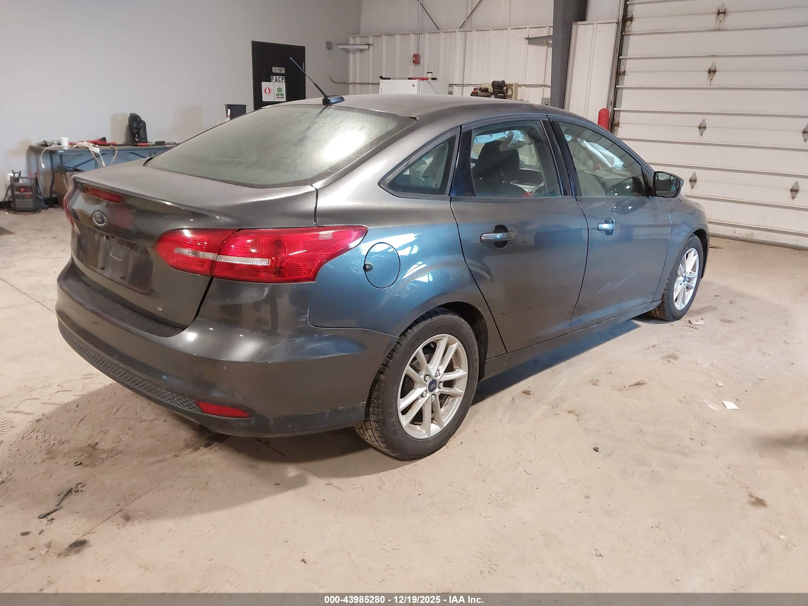 FORD FOCUS image 4