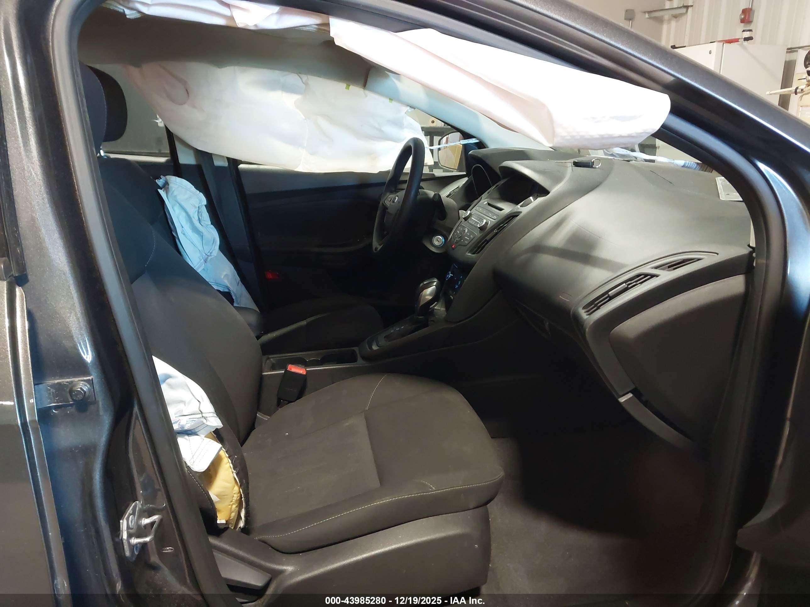FORD FOCUS image 5