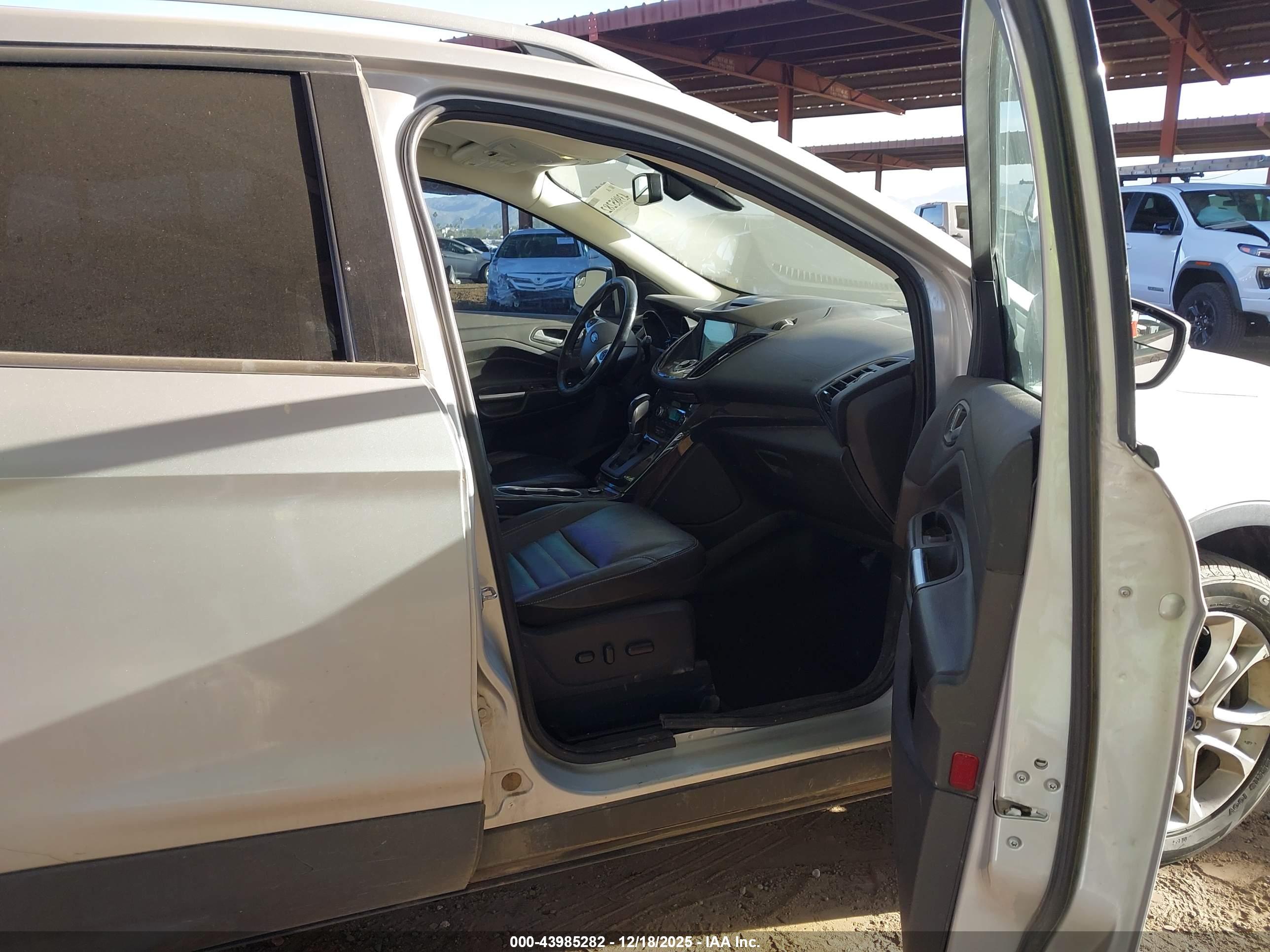 FORD ESCAPE image 5