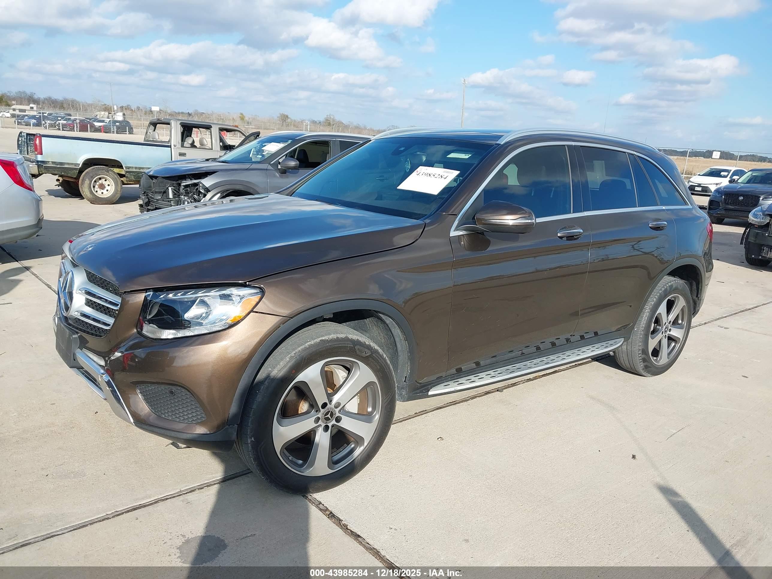MERCEDES-BENZ GLC image 2
