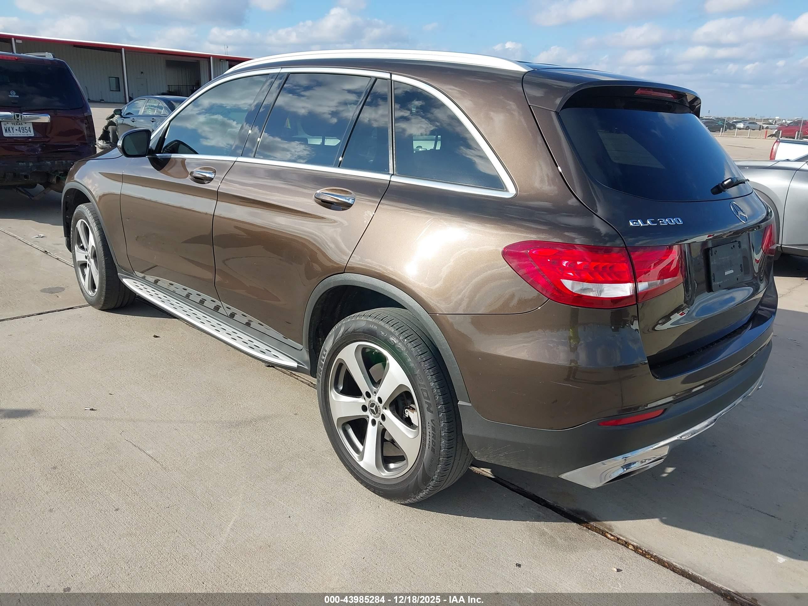 MERCEDES-BENZ GLC image 3