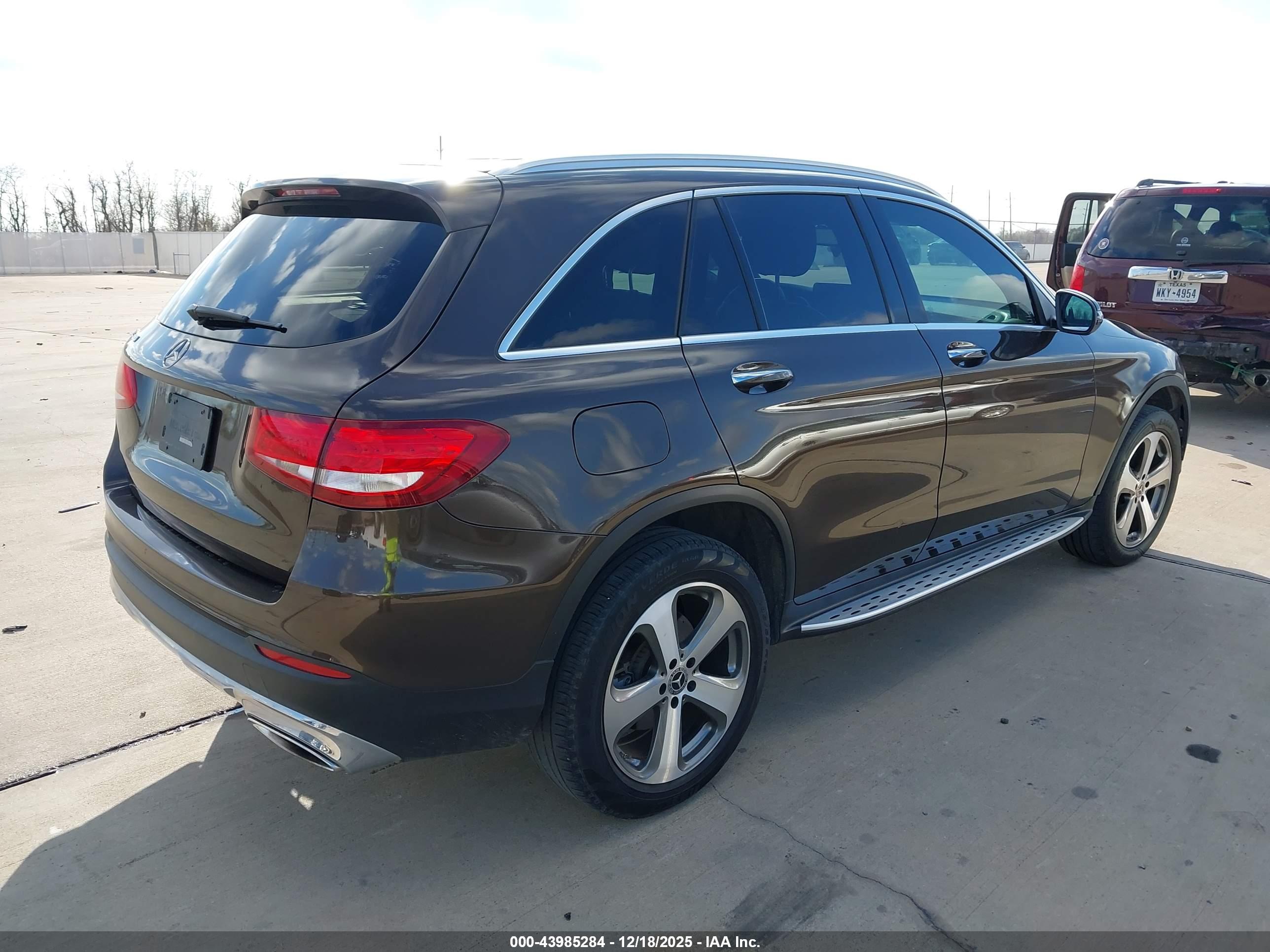 MERCEDES-BENZ GLC image 4