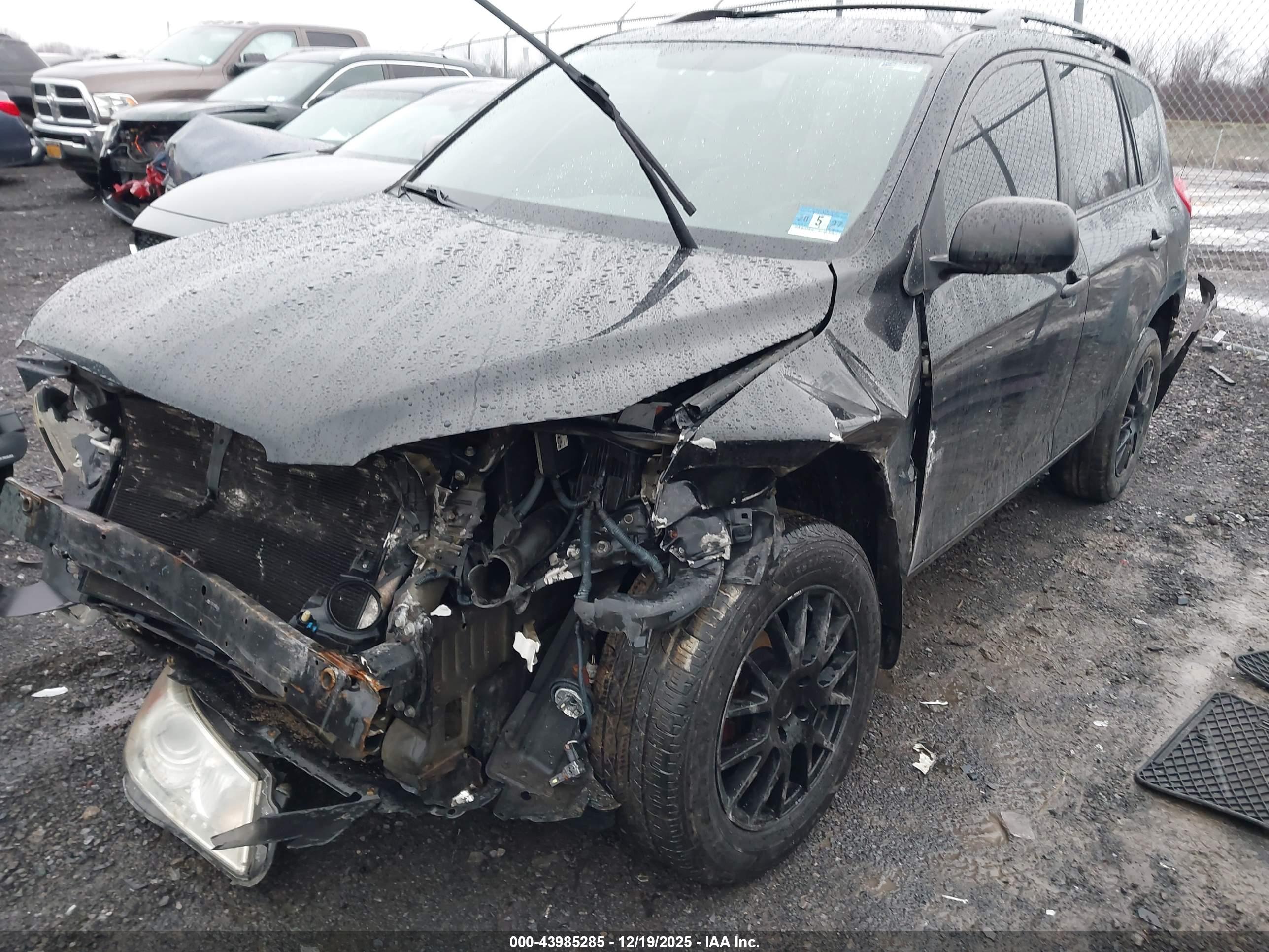 TOYOTA RAV4 image 2