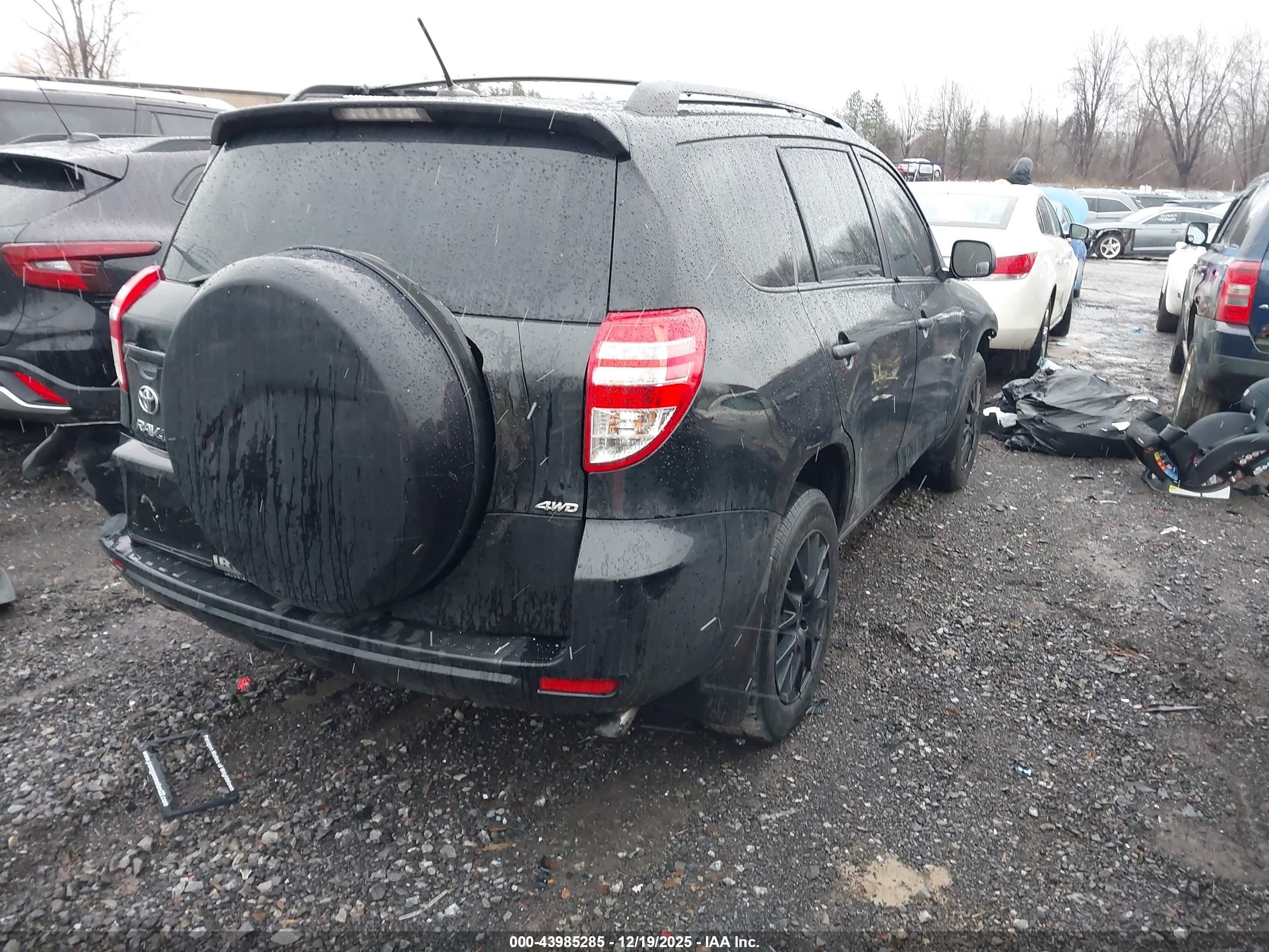 TOYOTA RAV4 image 4