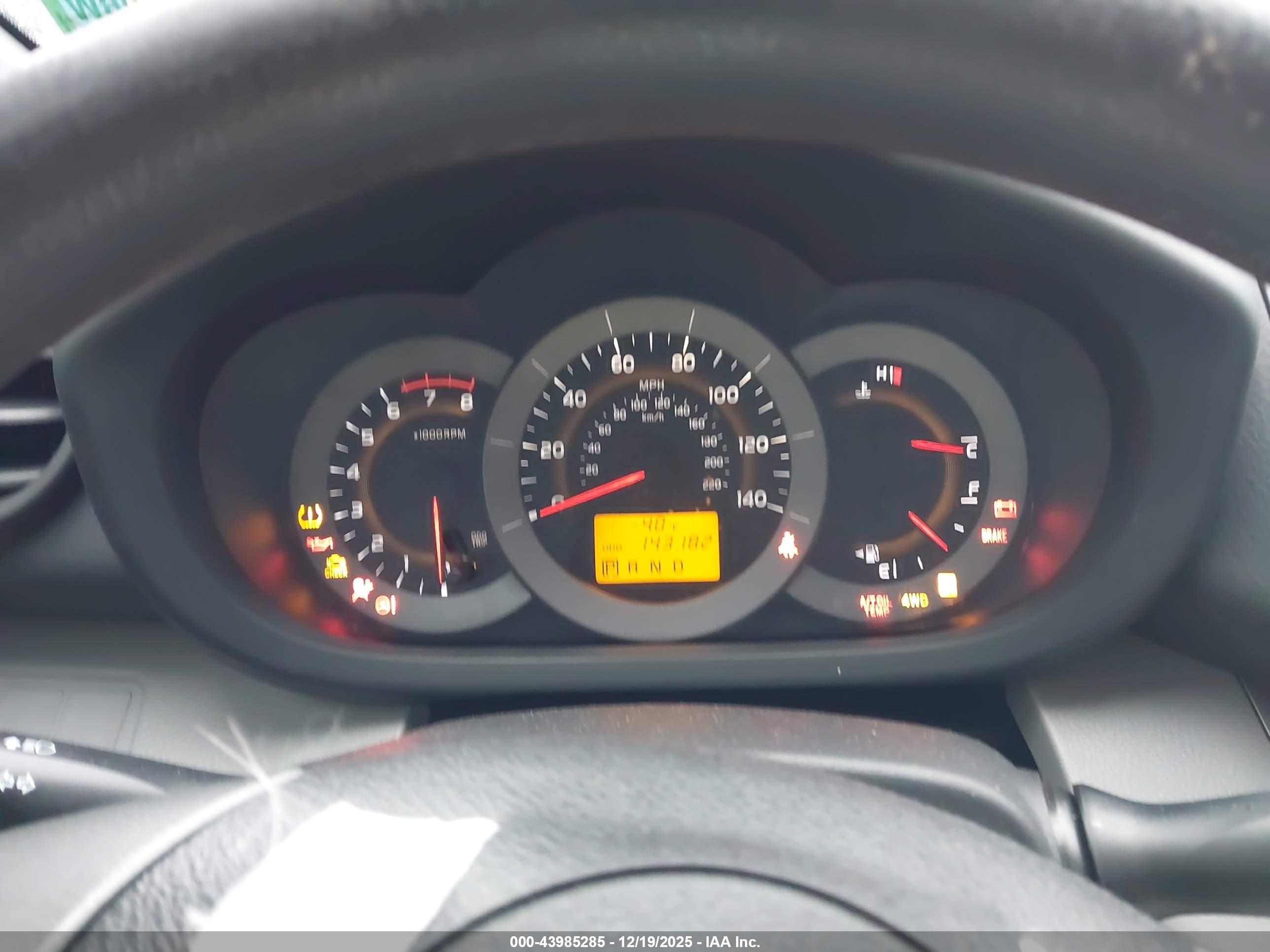 TOYOTA RAV4 image 7