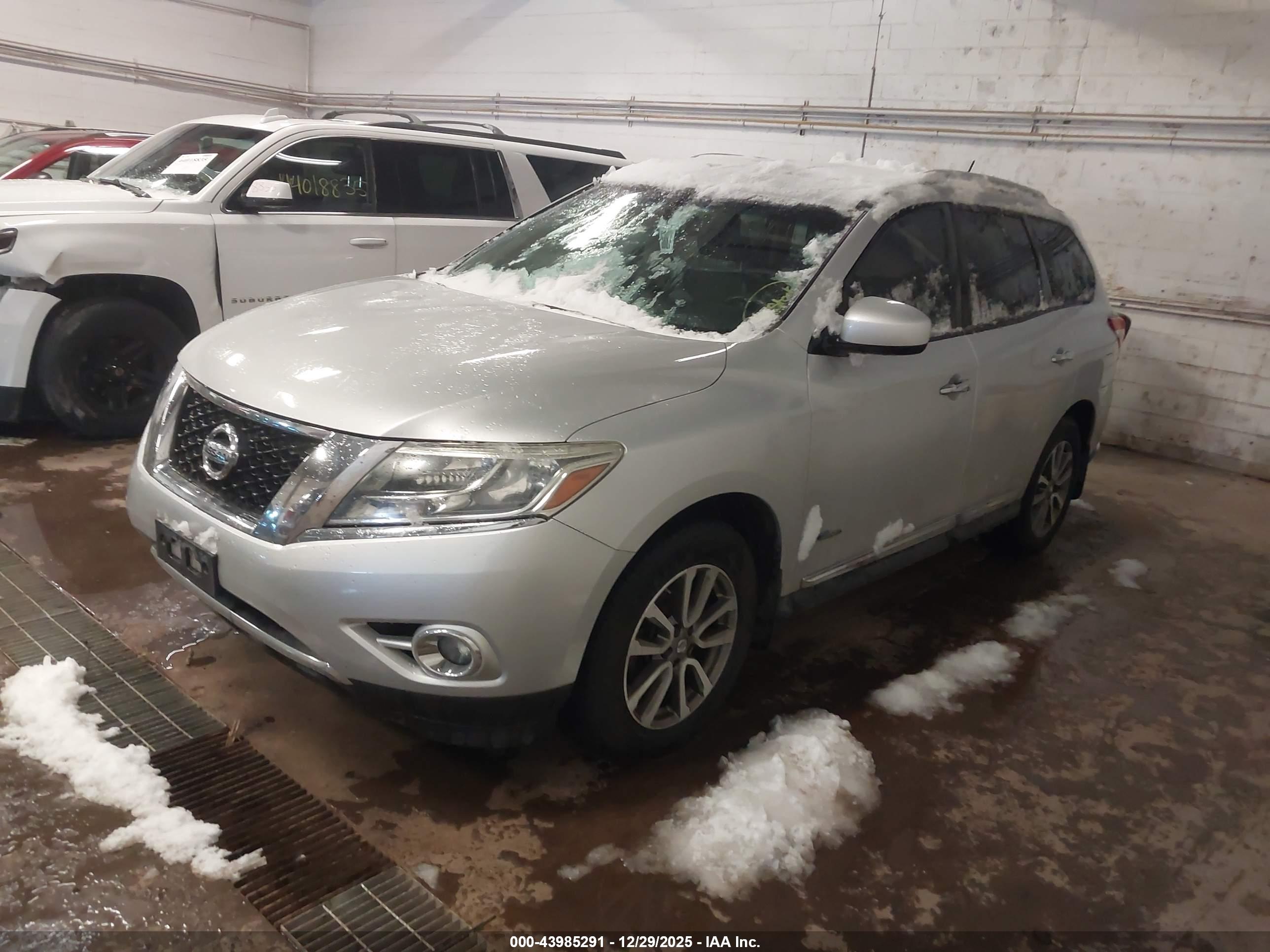 NISSAN PATHFINDER image 2