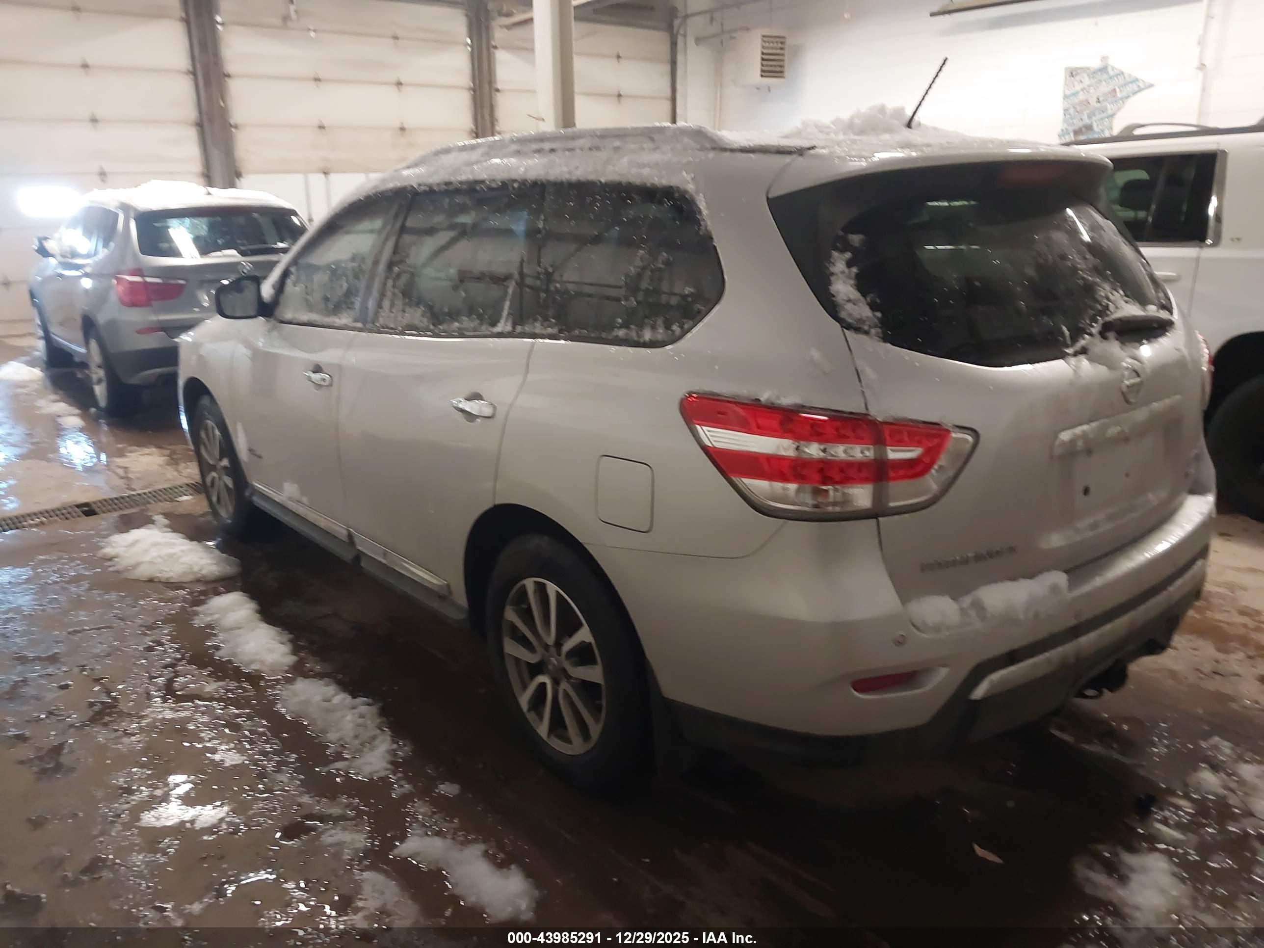 NISSAN PATHFINDER image 3