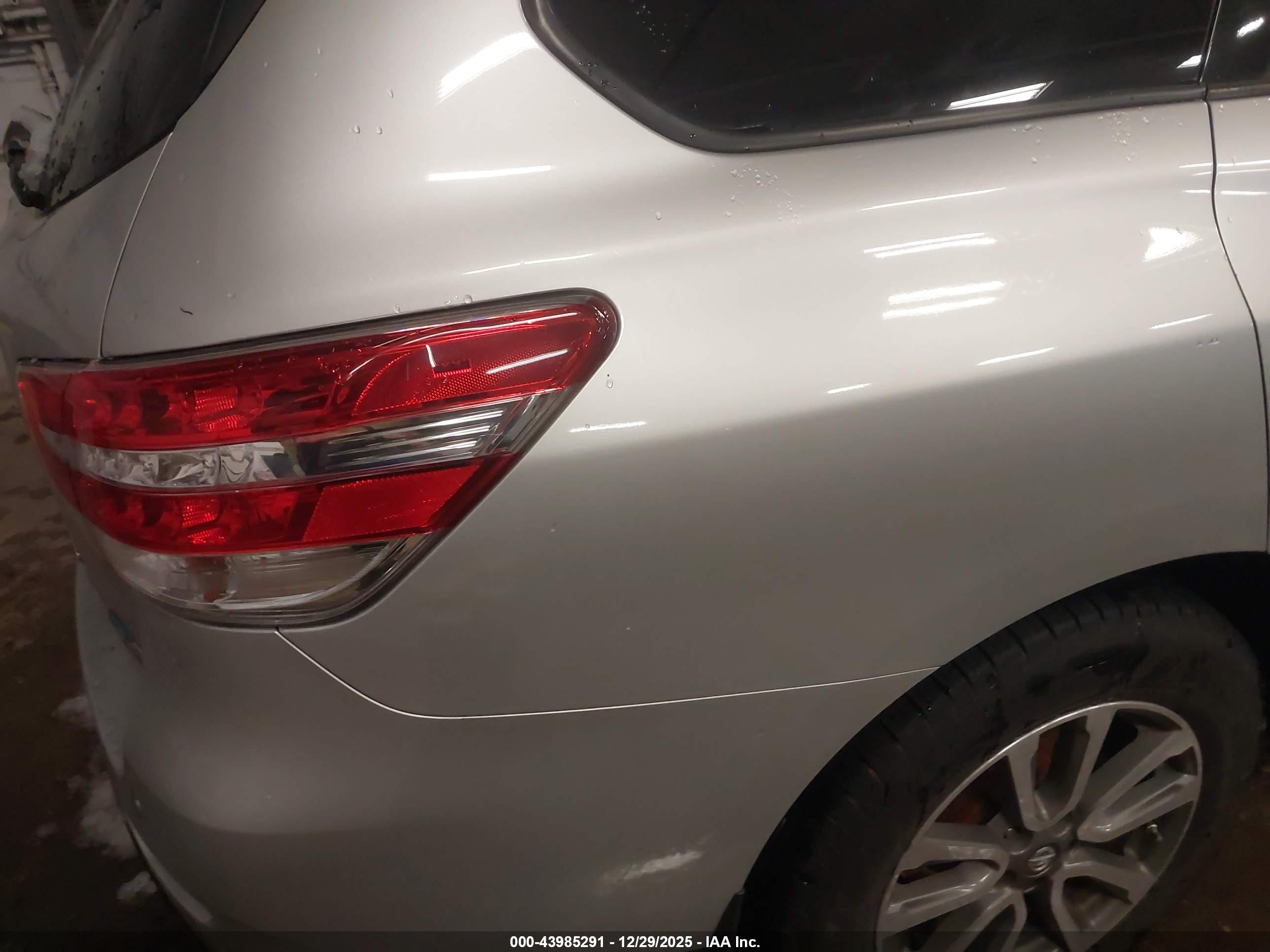 NISSAN PATHFINDER image 6