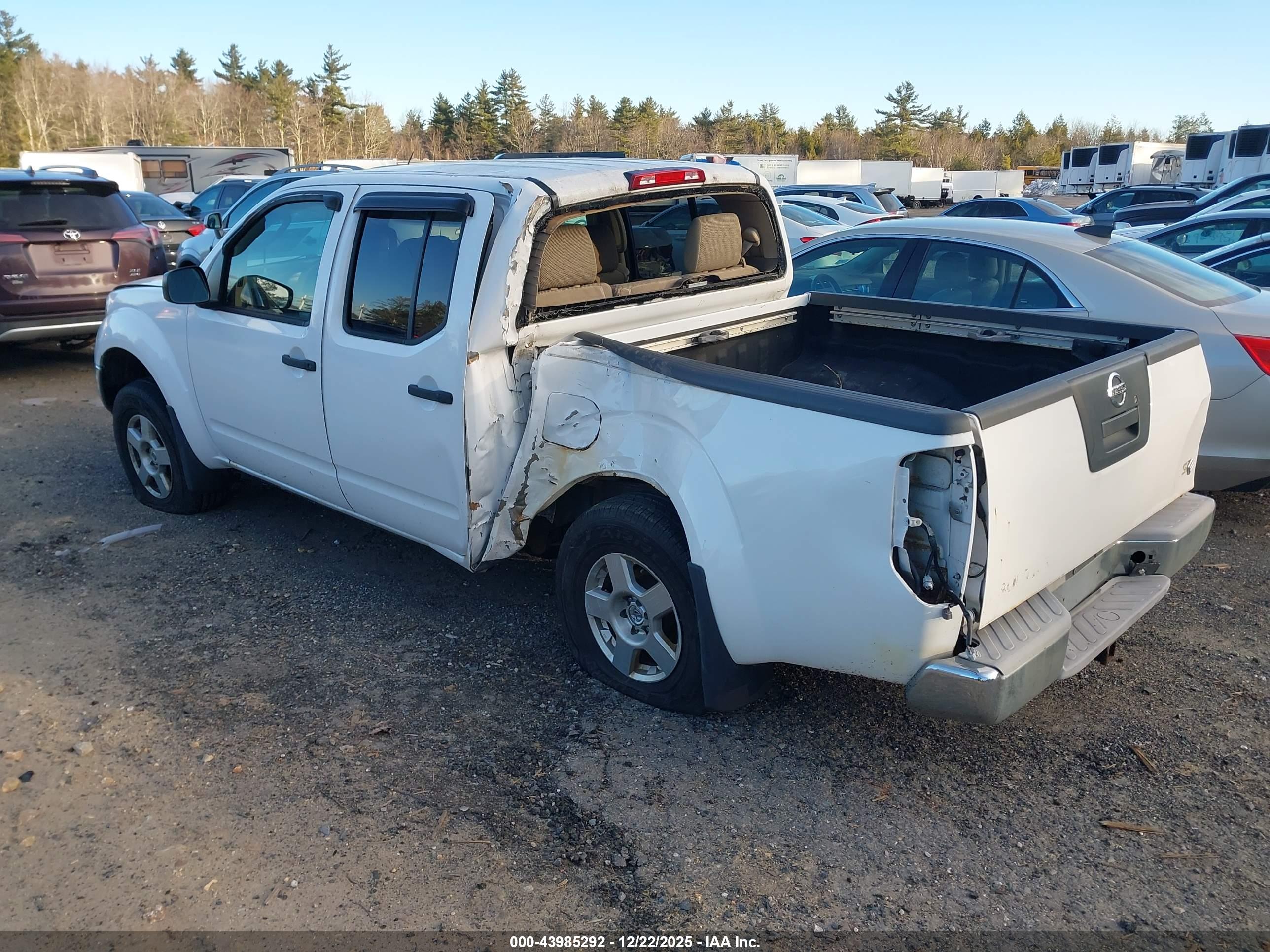 NISSAN FRONTIER image 3