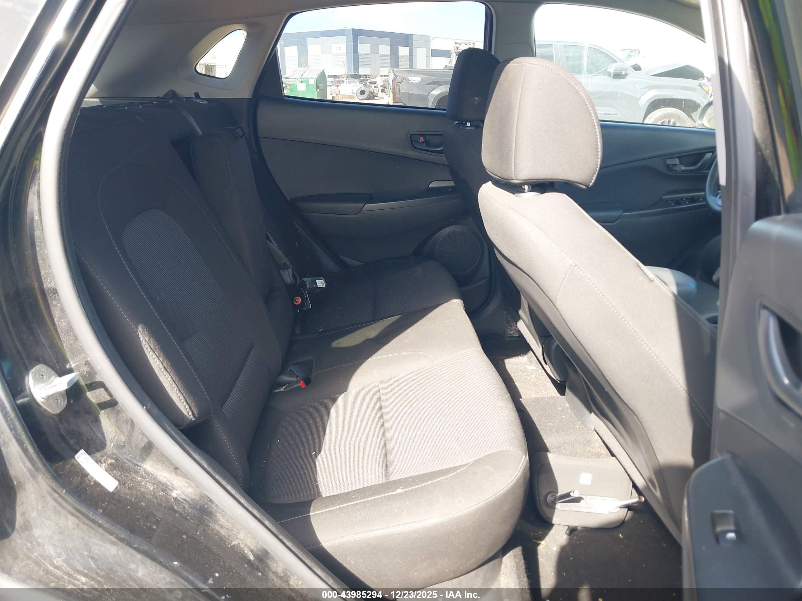 HYUNDAI KONA image 8