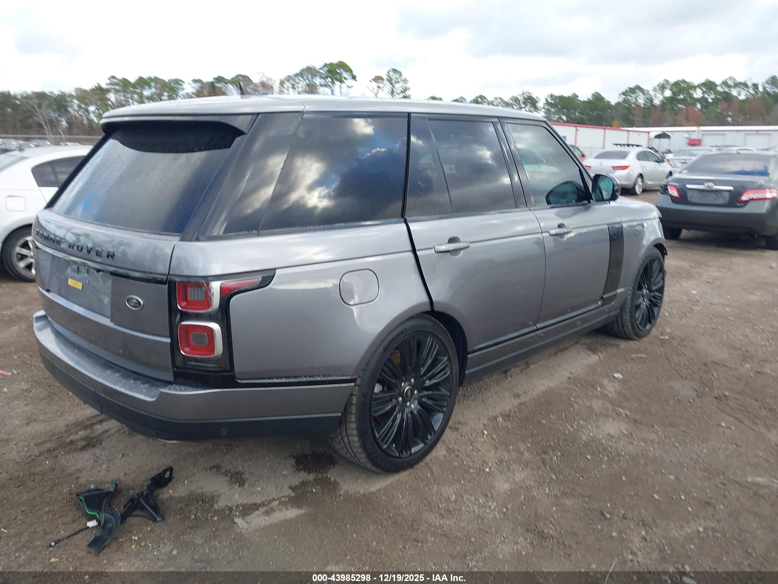 LAND ROVER image 4