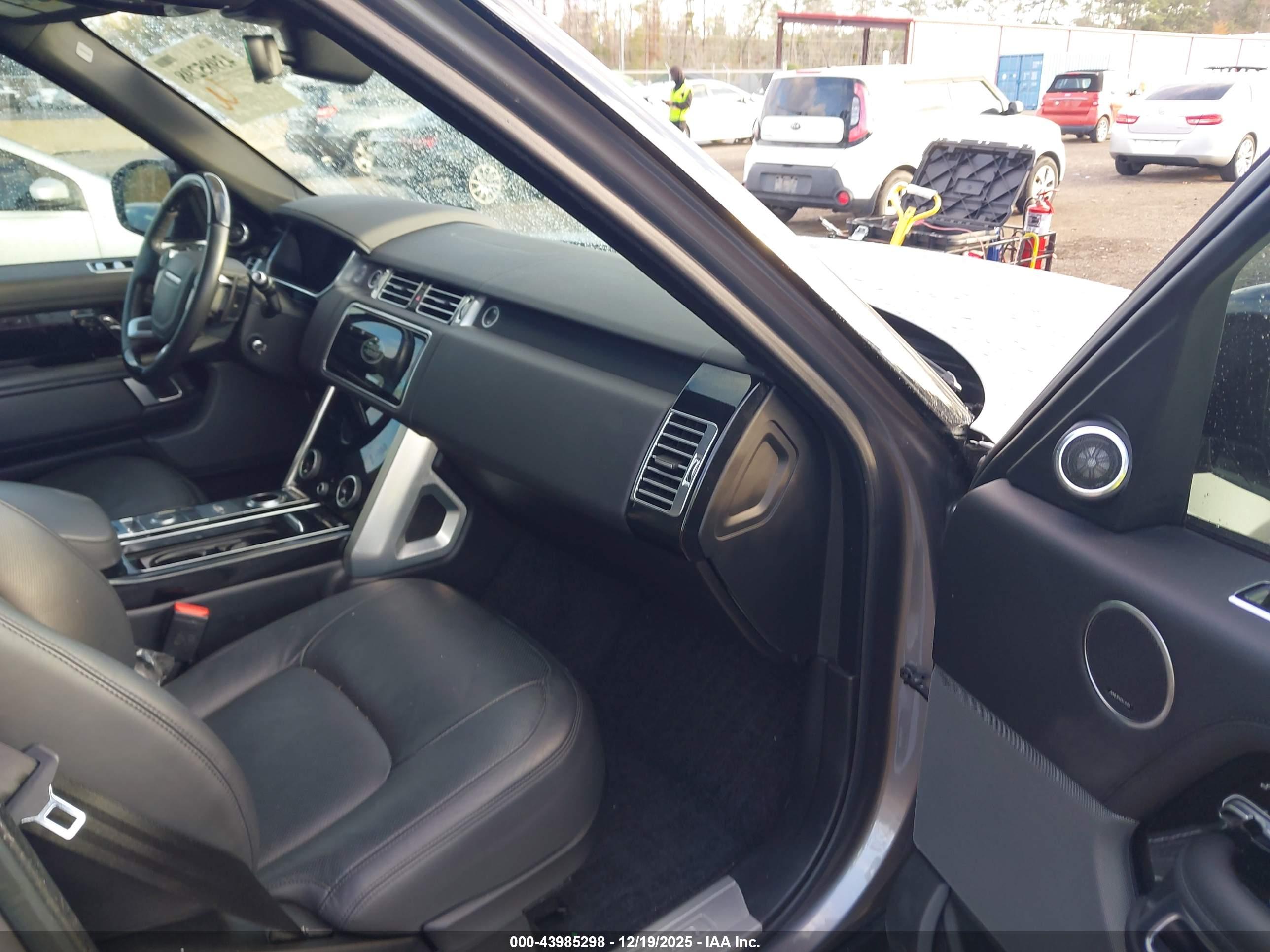 LAND ROVER image 5