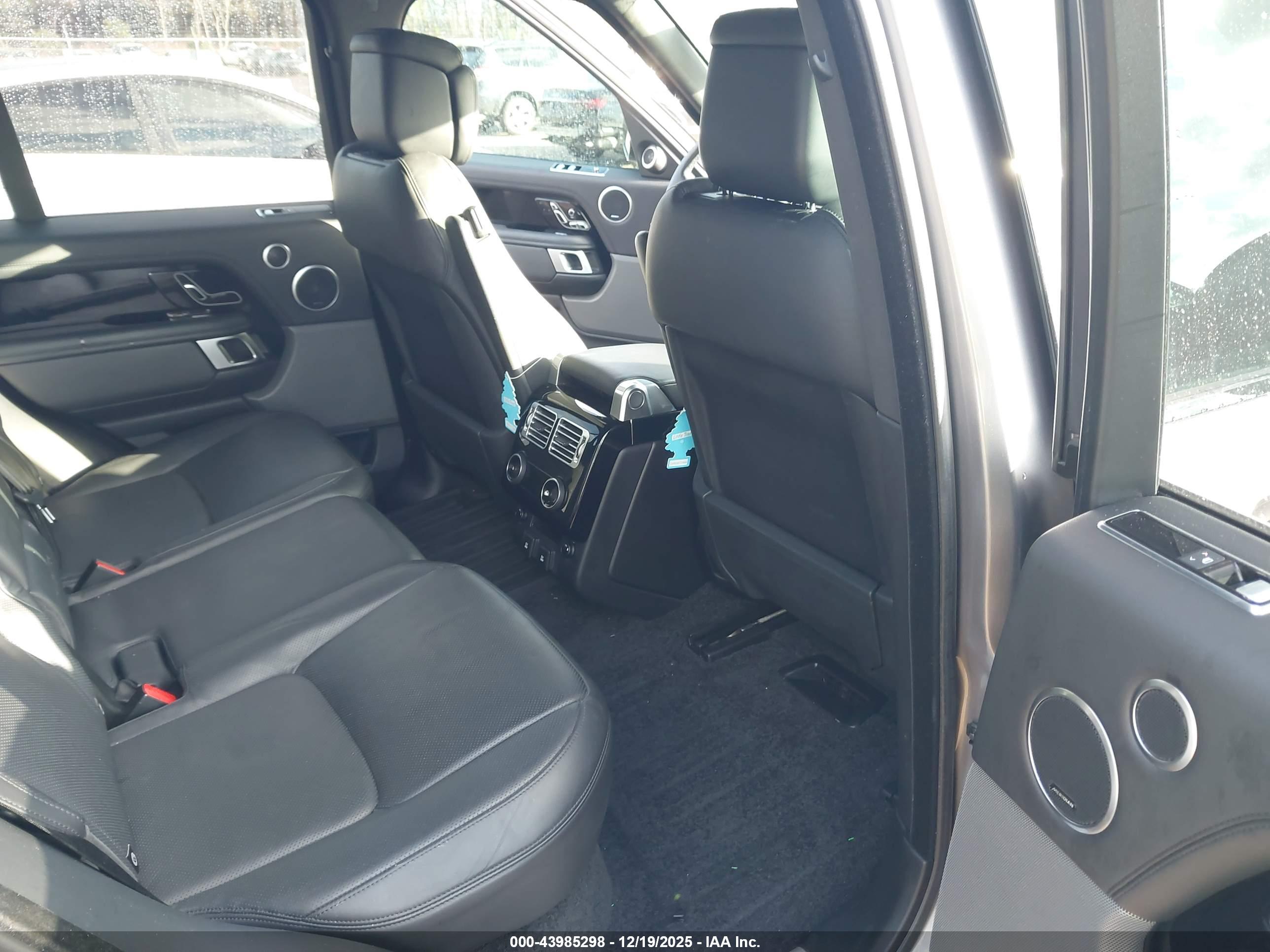 LAND ROVER image 8