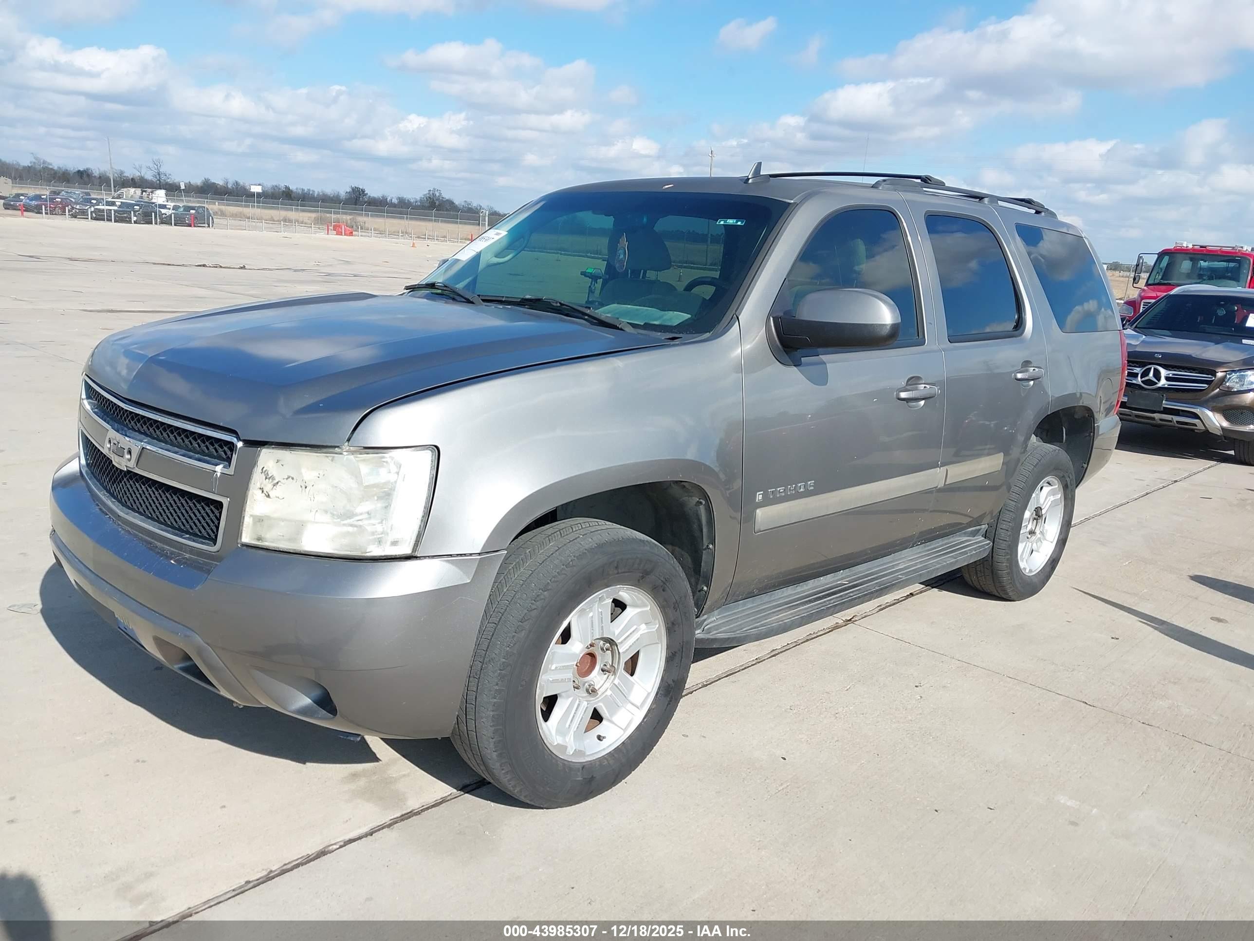 CHEVROLET TAHOE image 2