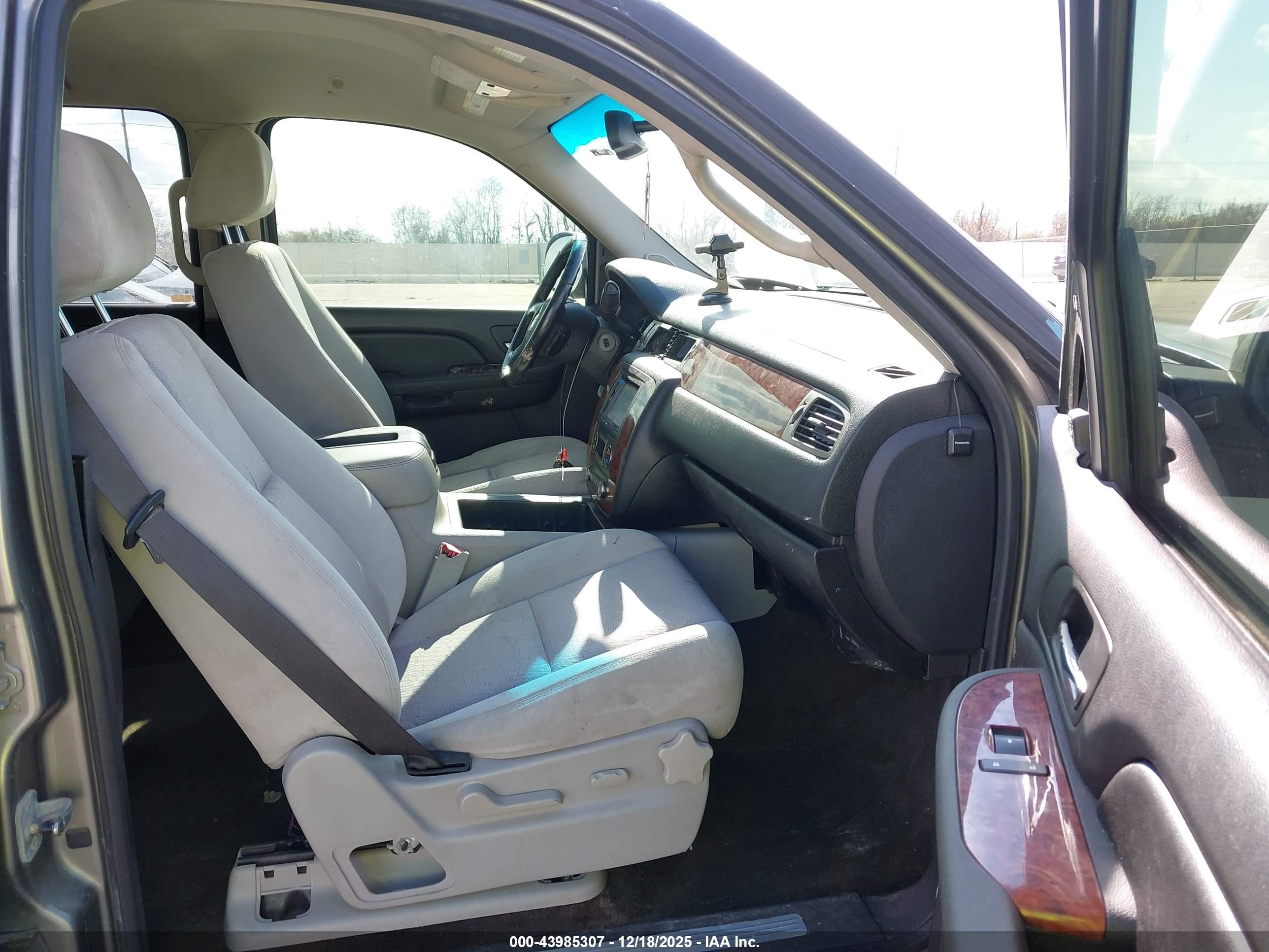 CHEVROLET TAHOE image 5