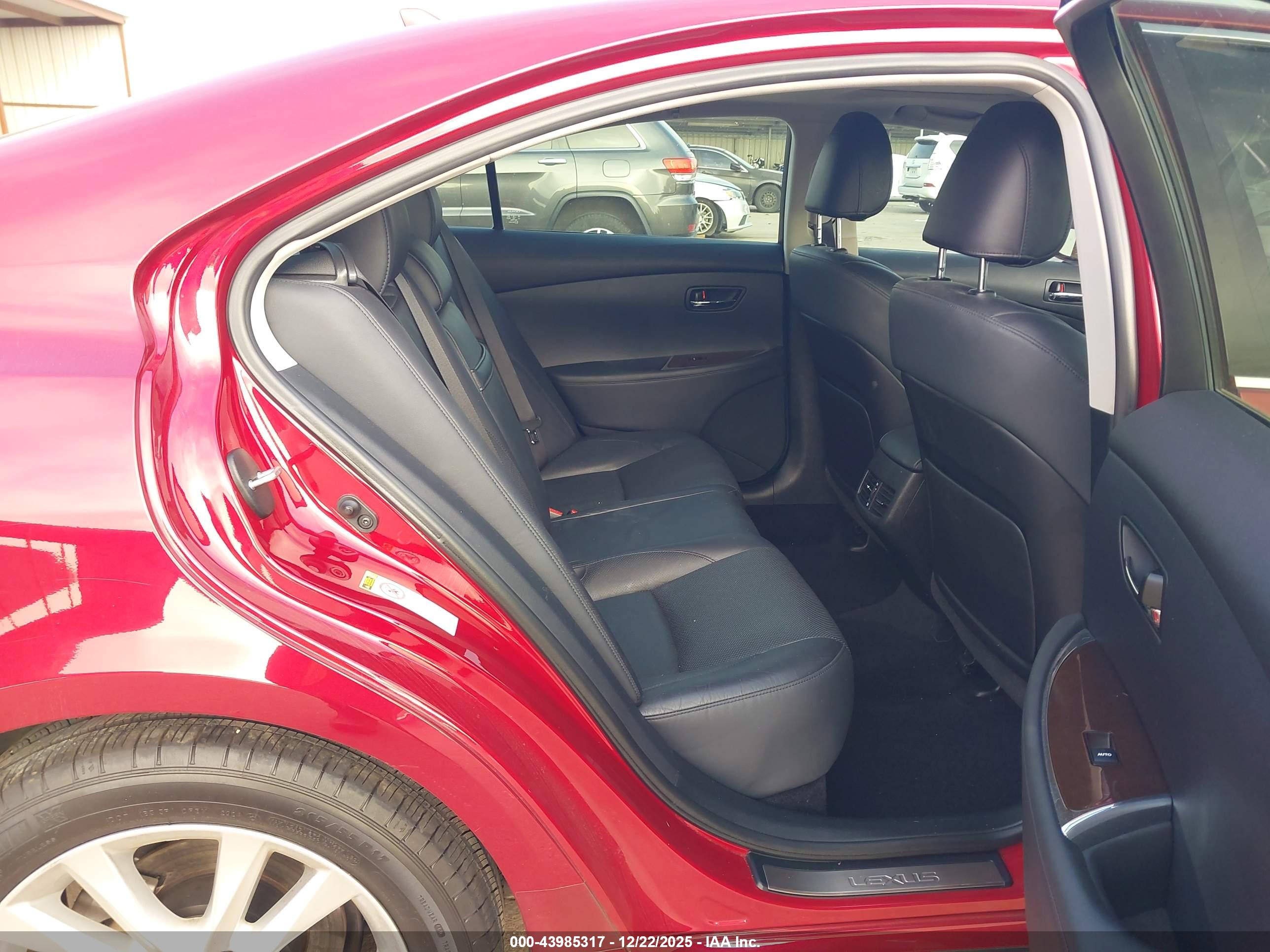 LEXUS ES image 8