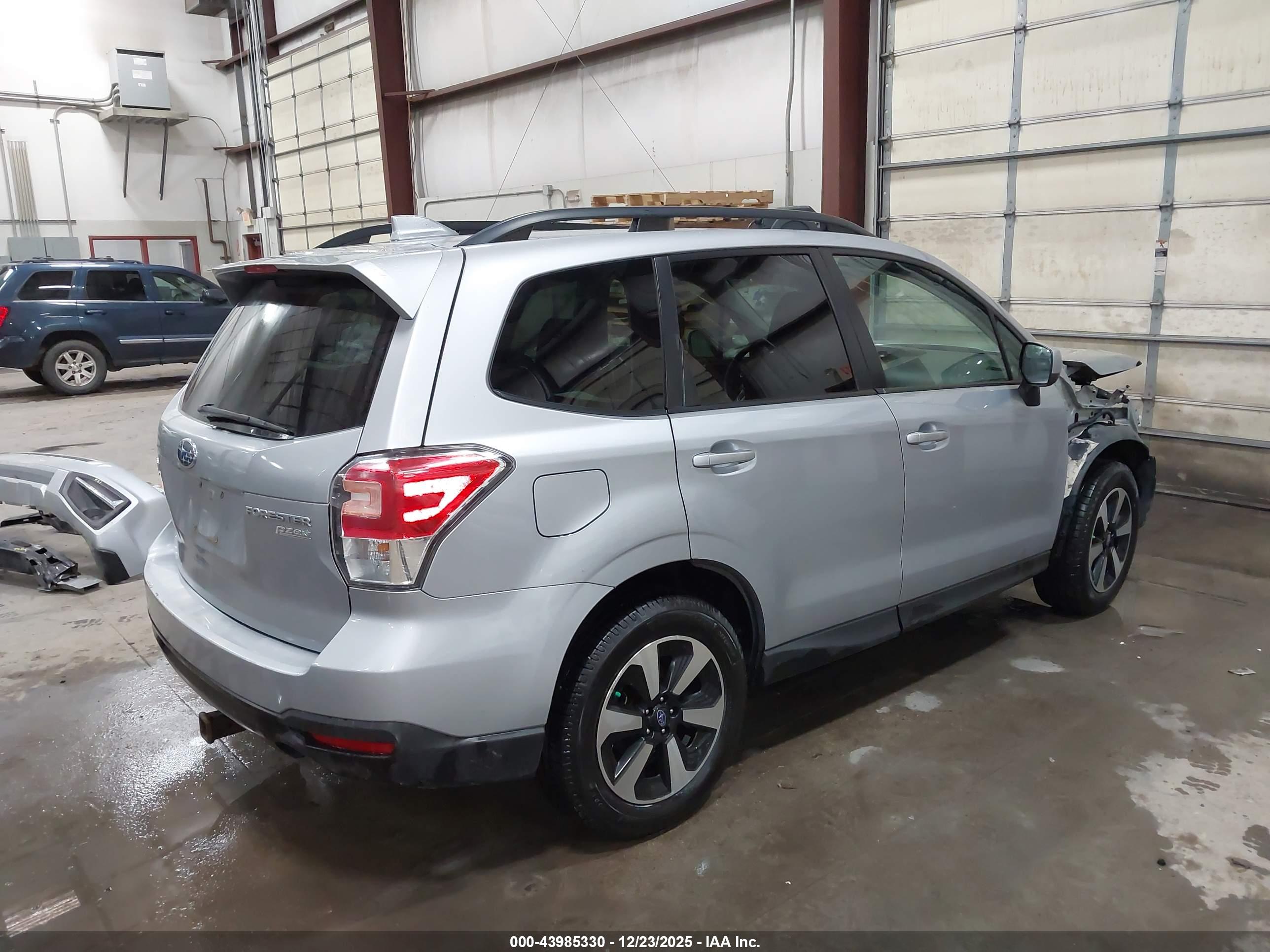SUBARU FORESTER image 4