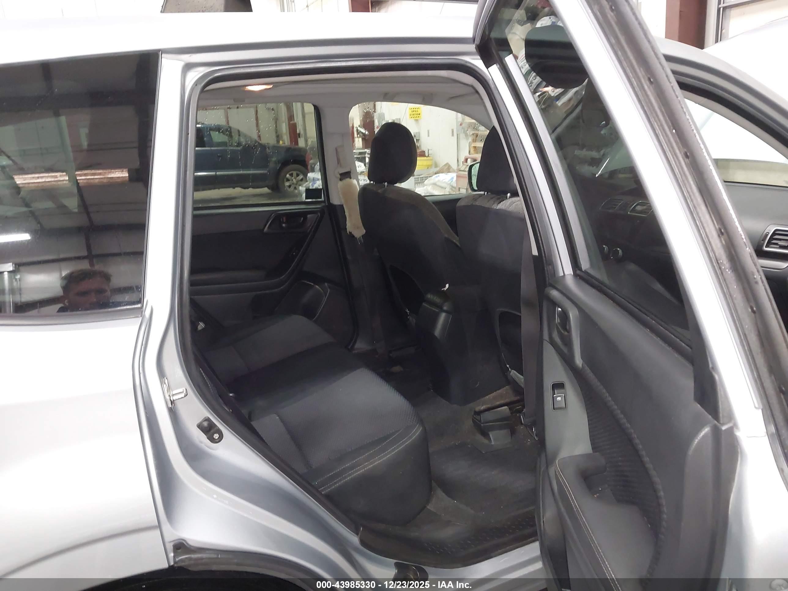 SUBARU FORESTER image 8