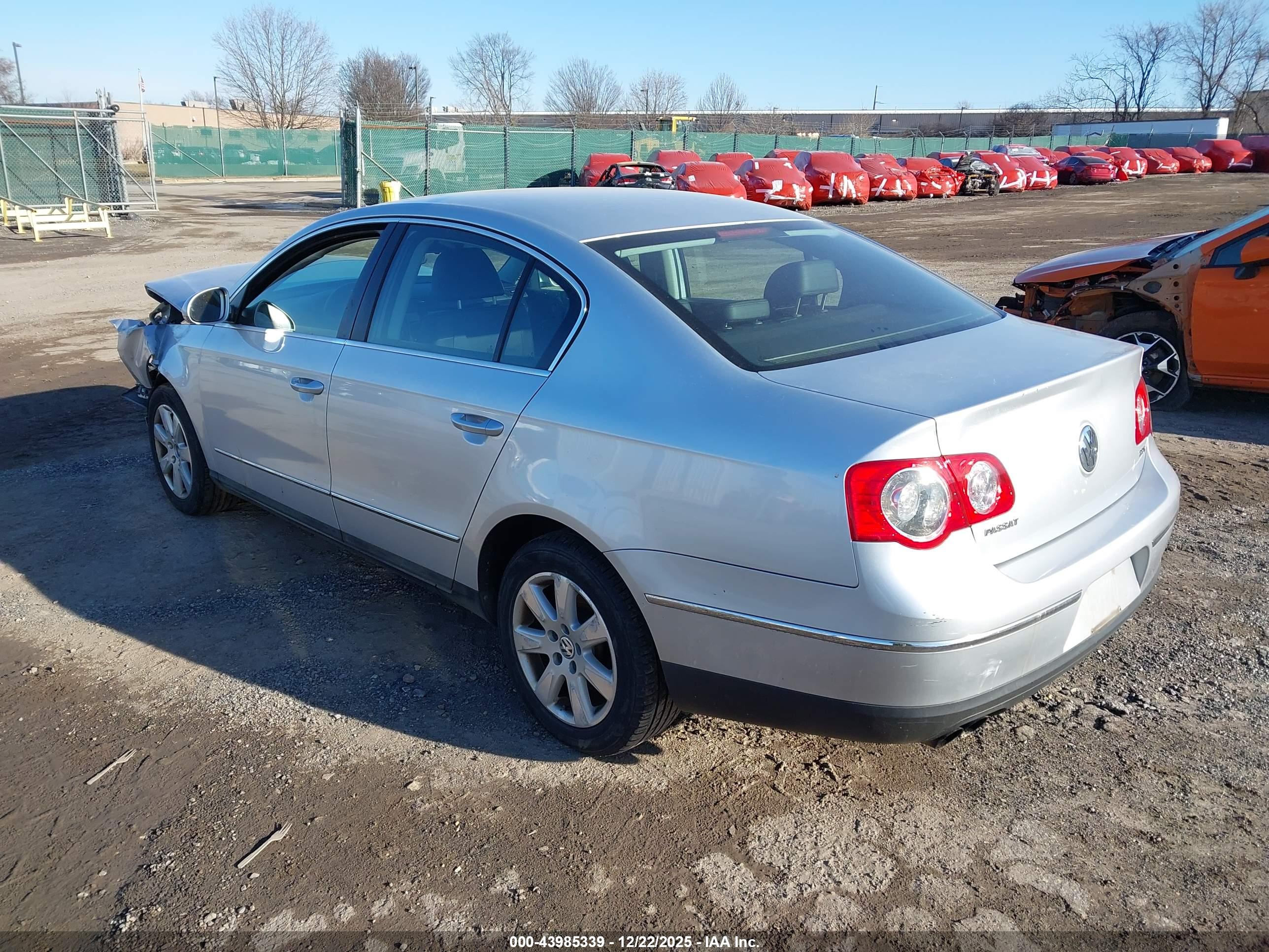 VOLKSWAGEN PASSAT image 3