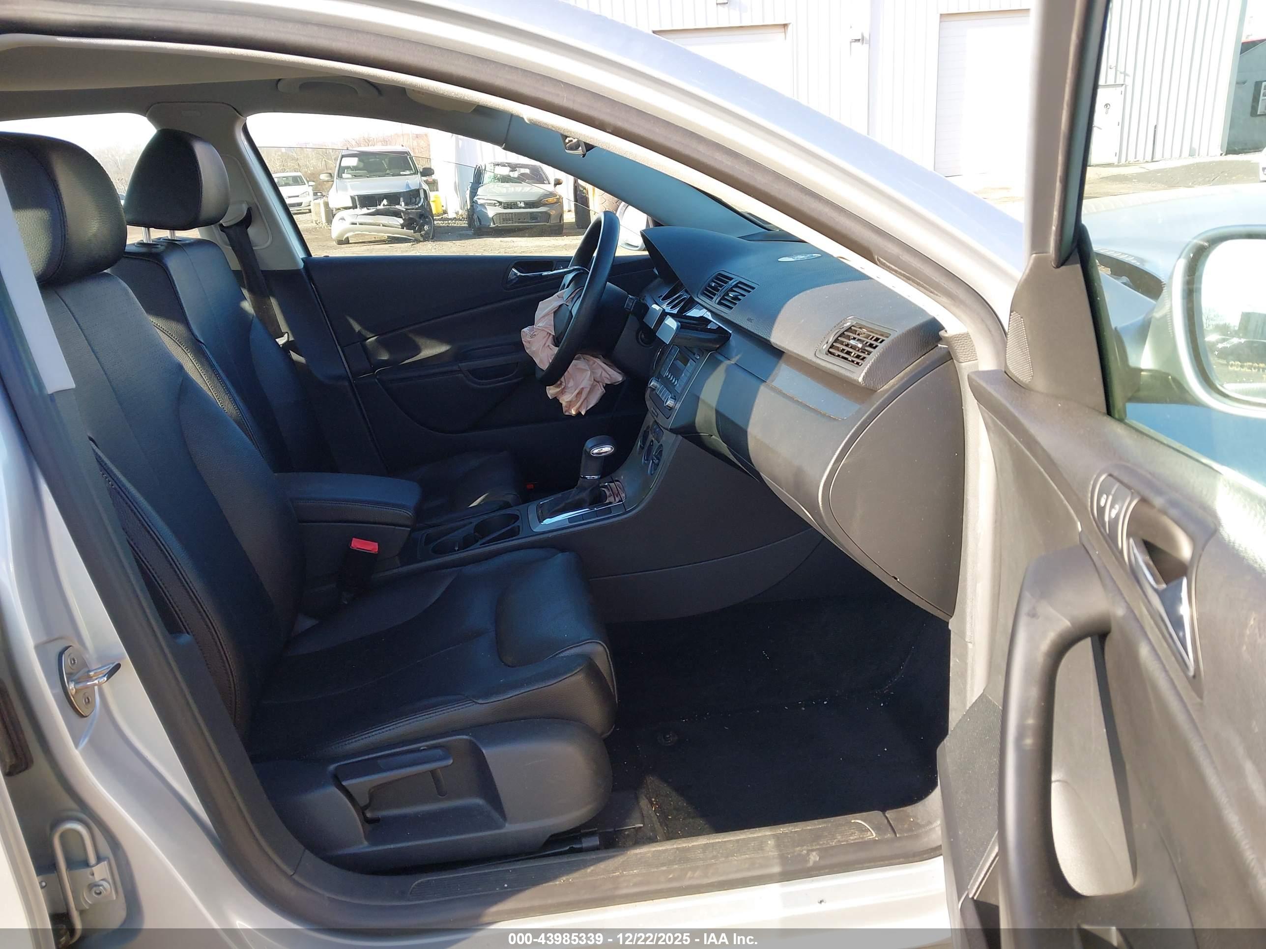 VOLKSWAGEN PASSAT image 5
