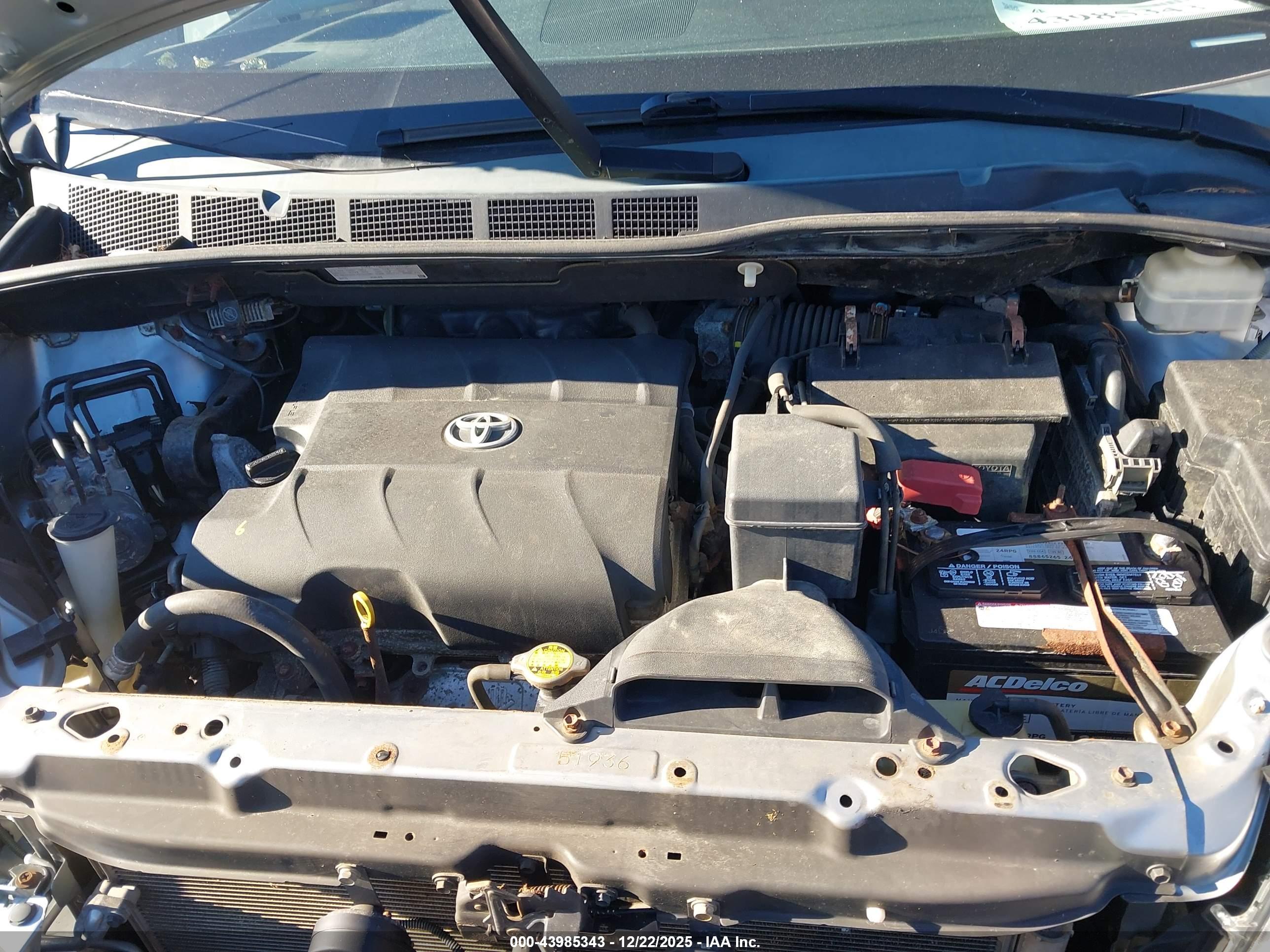 TOYOTA SIENNA image 10
