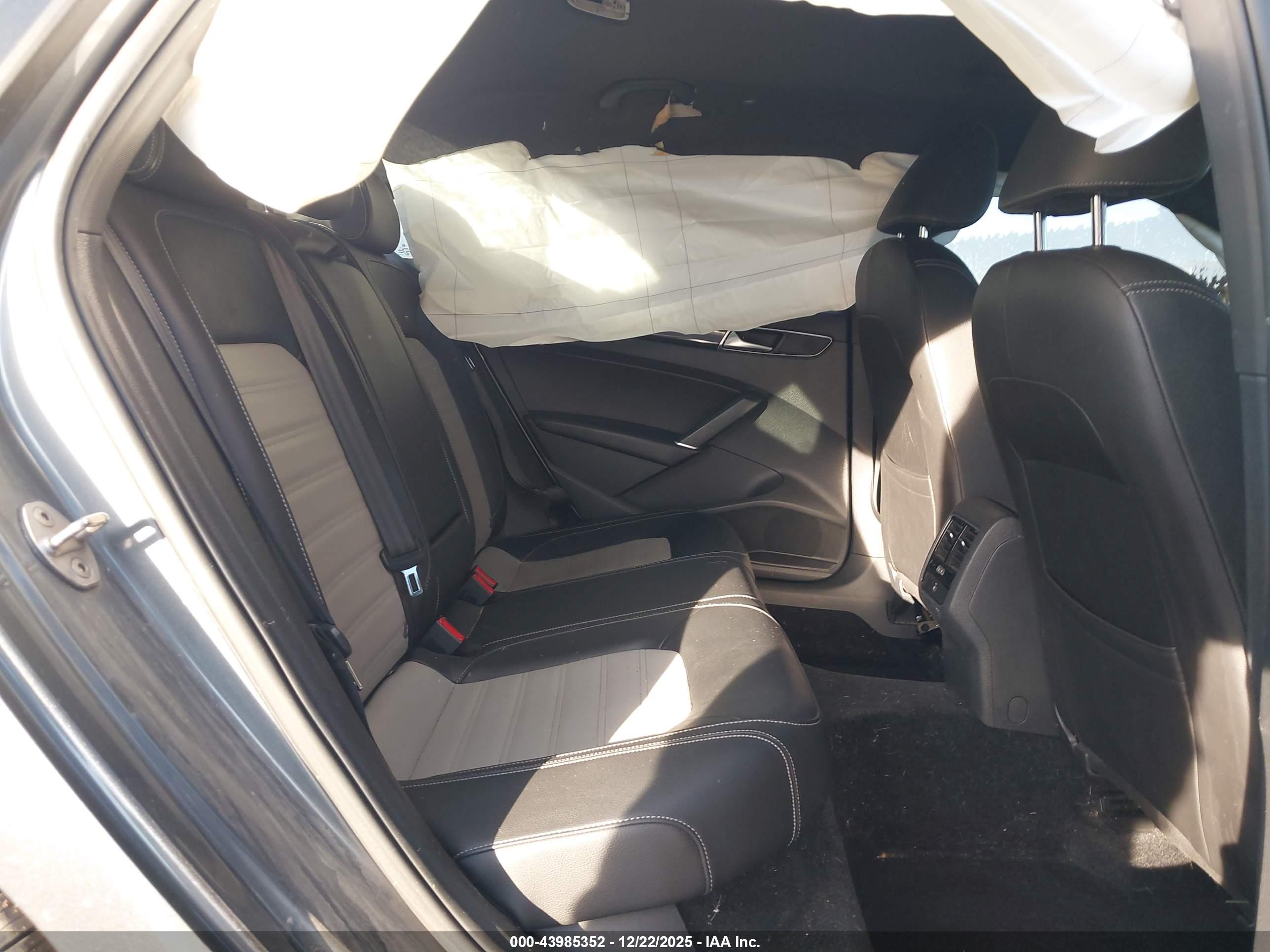 VOLKSWAGEN PASSAT image 8