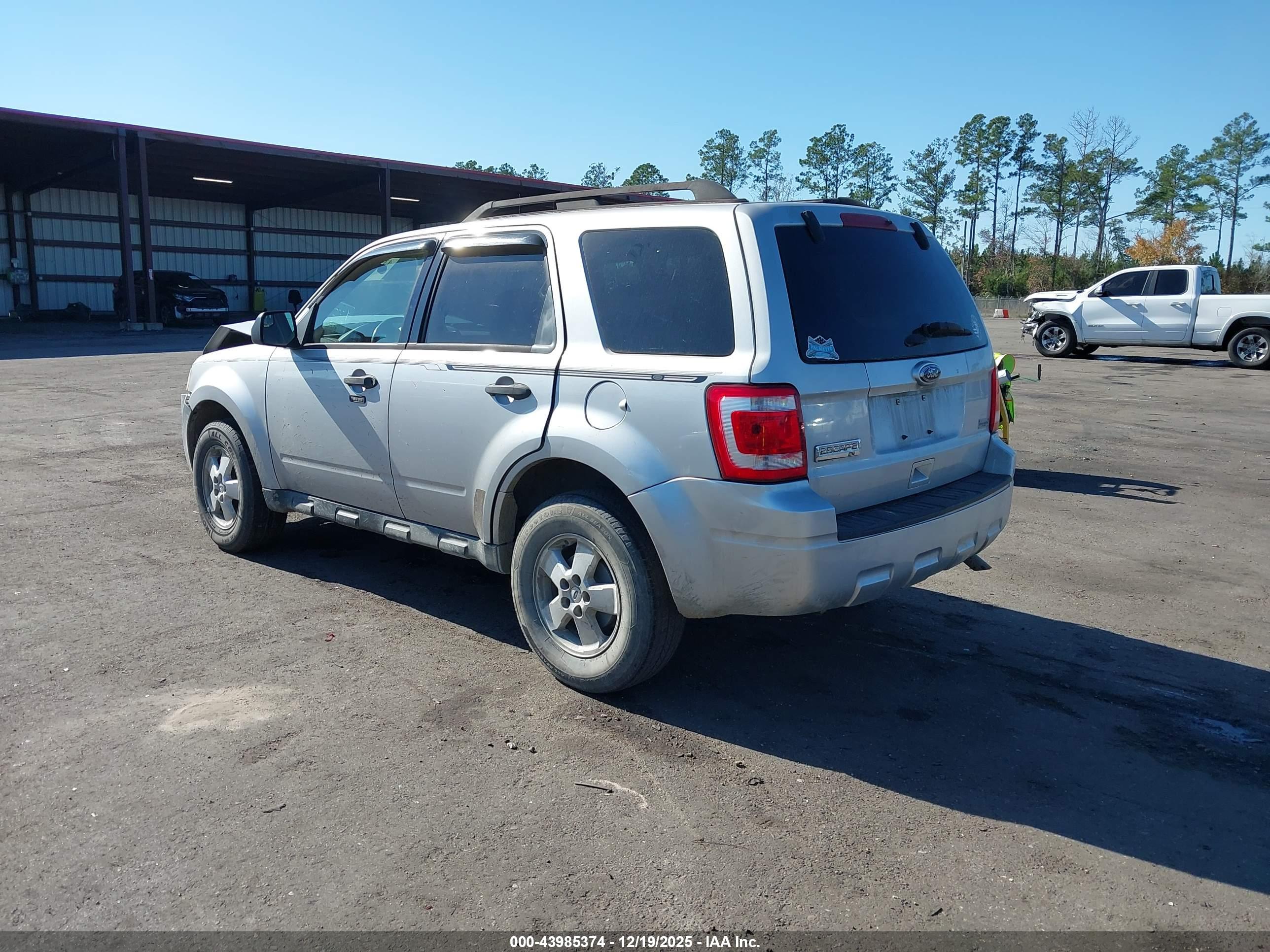 FORD ESCAPE image 3