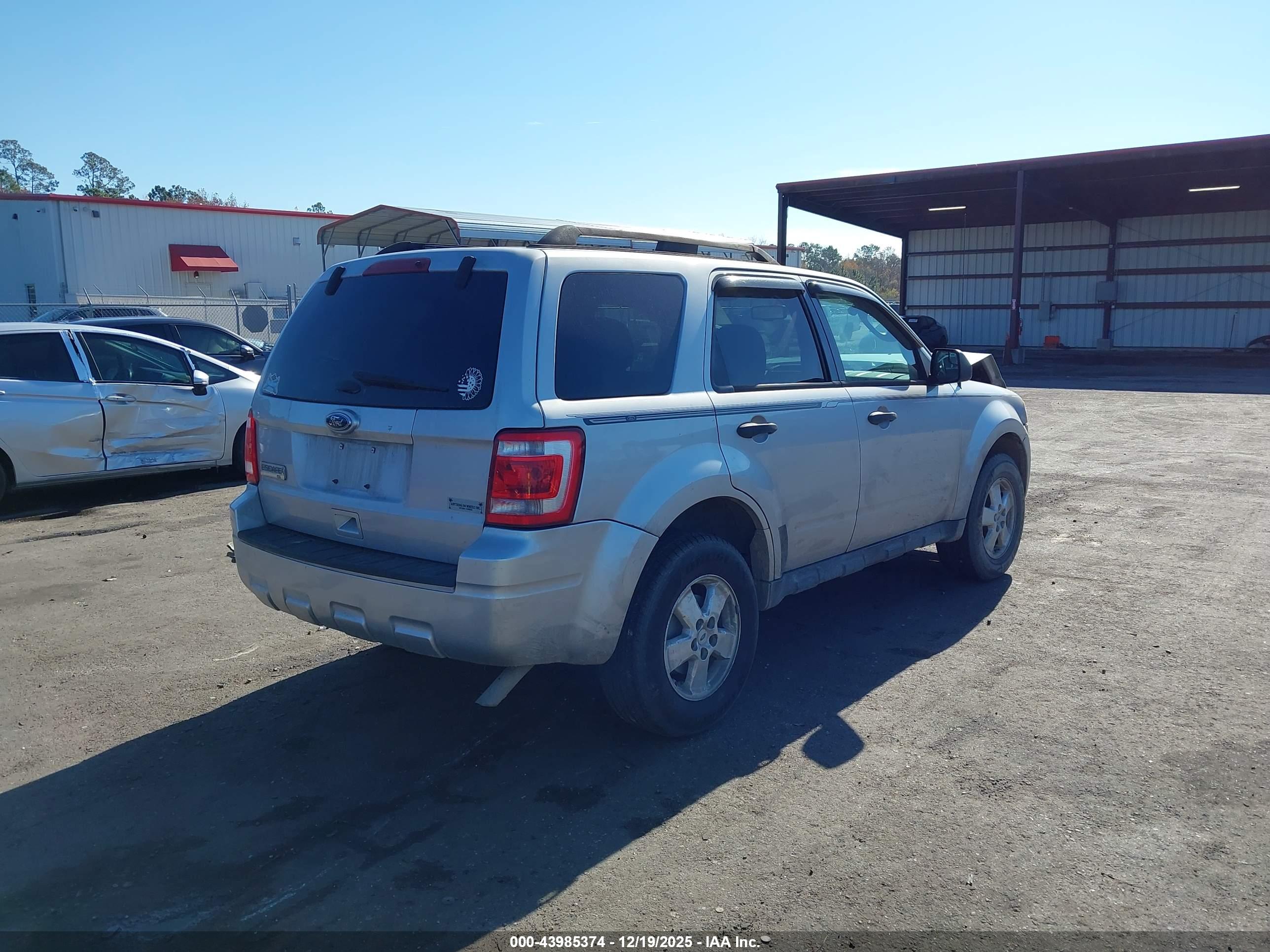 FORD ESCAPE image 4