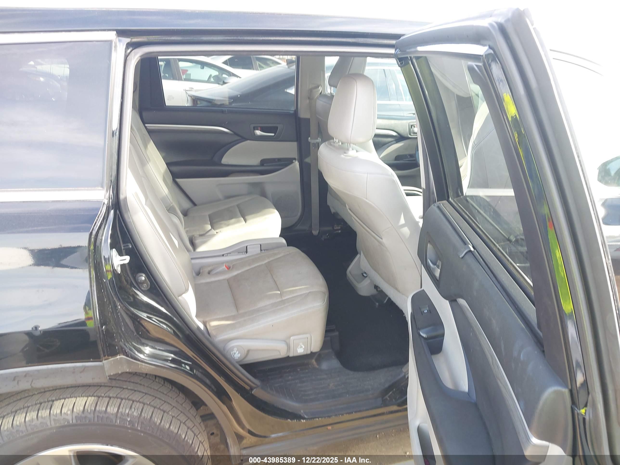 TOYOTA HIGHLANDER image 8