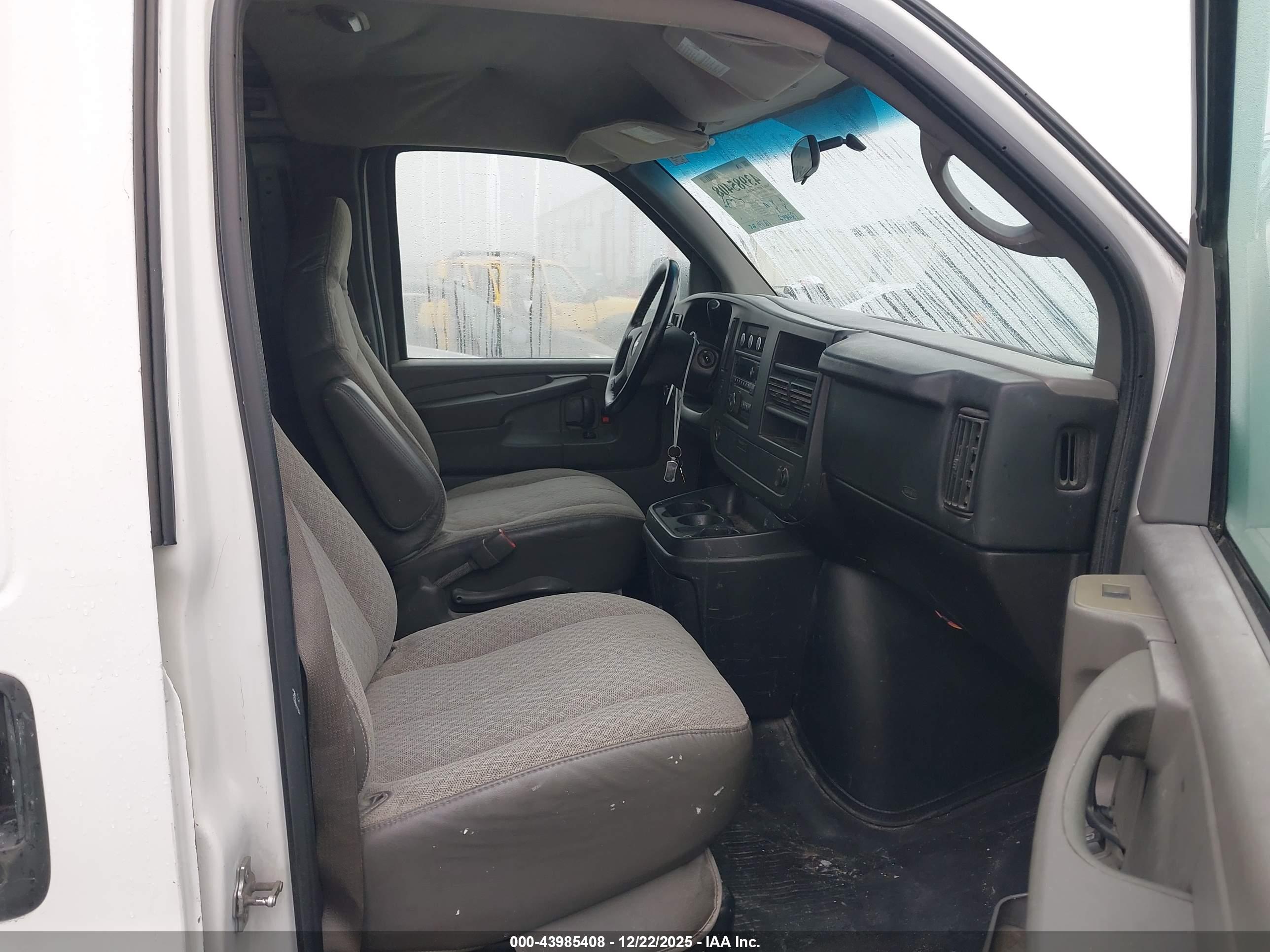 CHEVROLET EXPRESS image 5