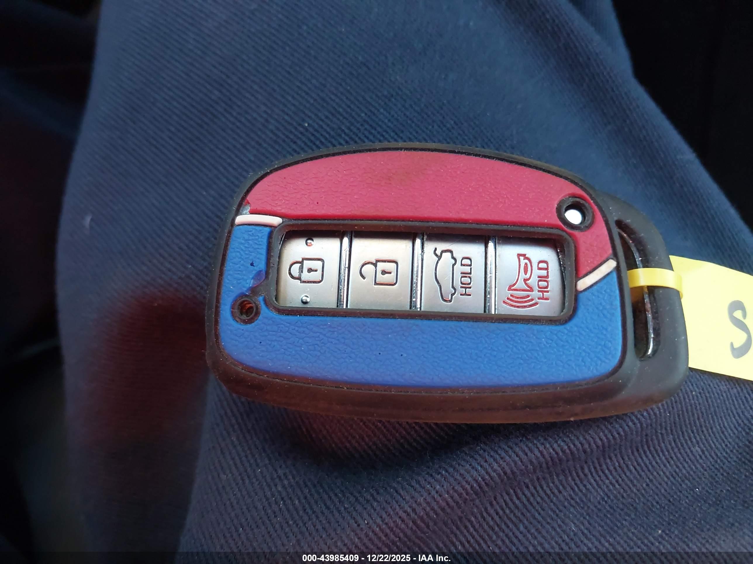 HYUNDAI ELANTRA image 11