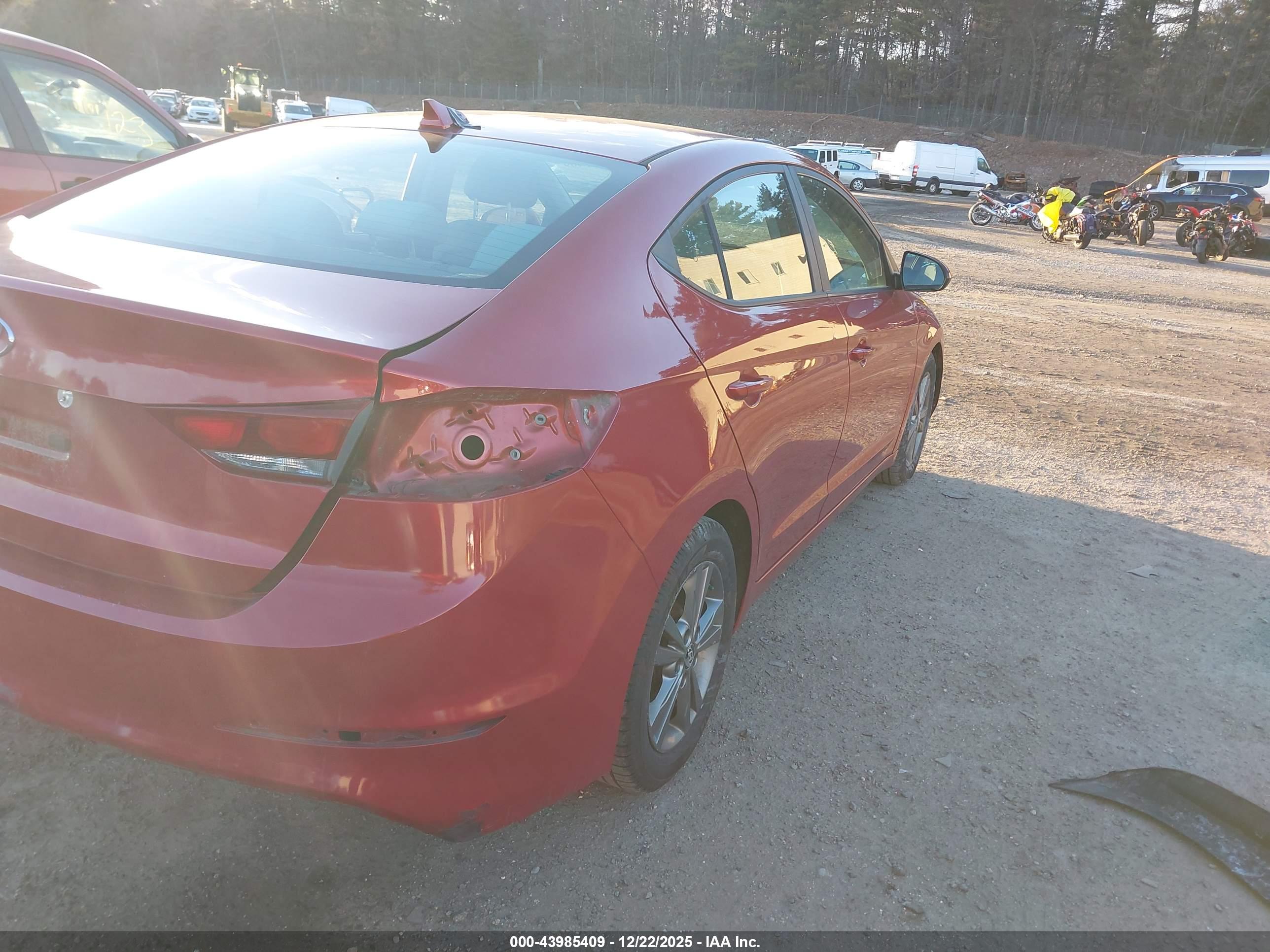 HYUNDAI ELANTRA image 4