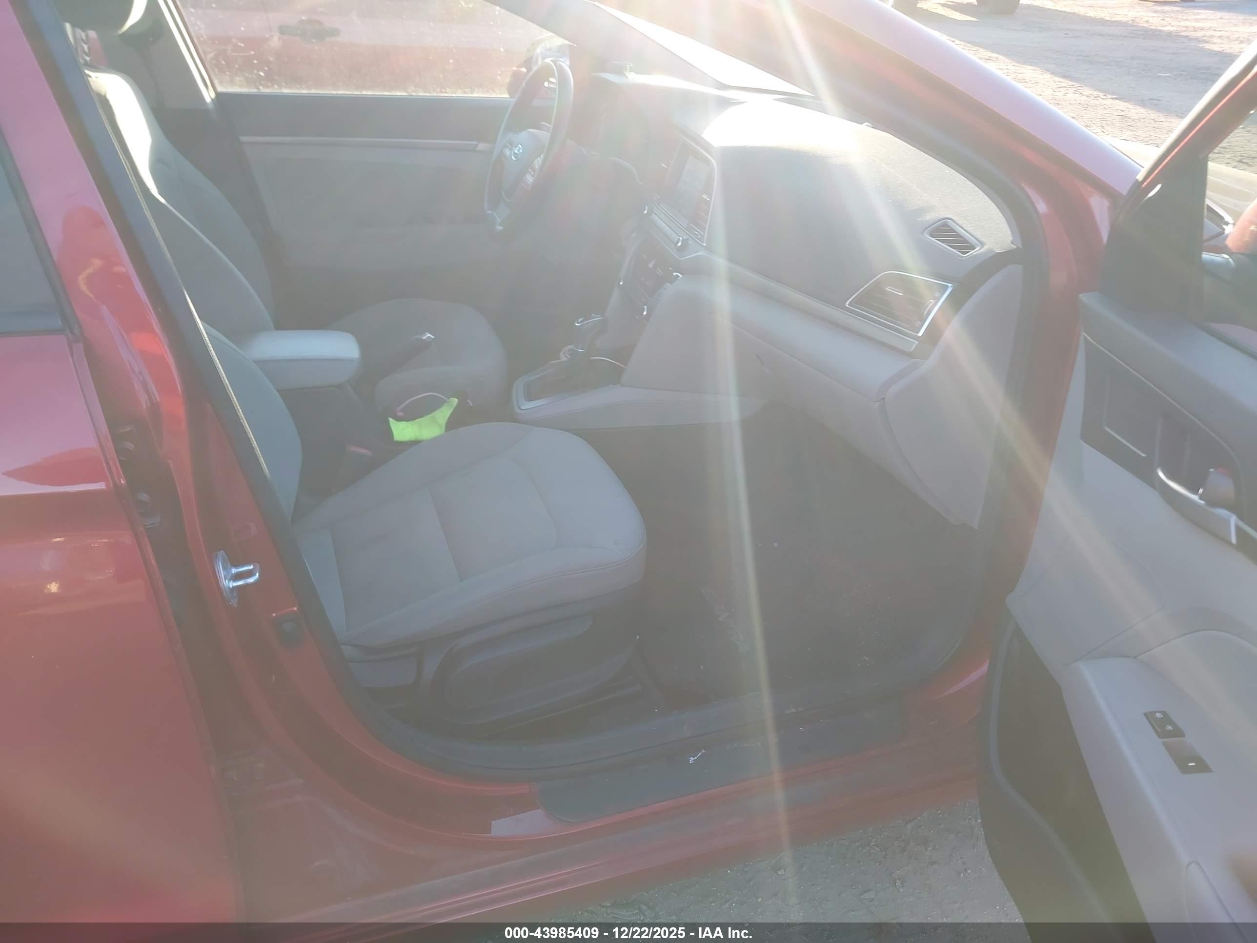 HYUNDAI ELANTRA image 5