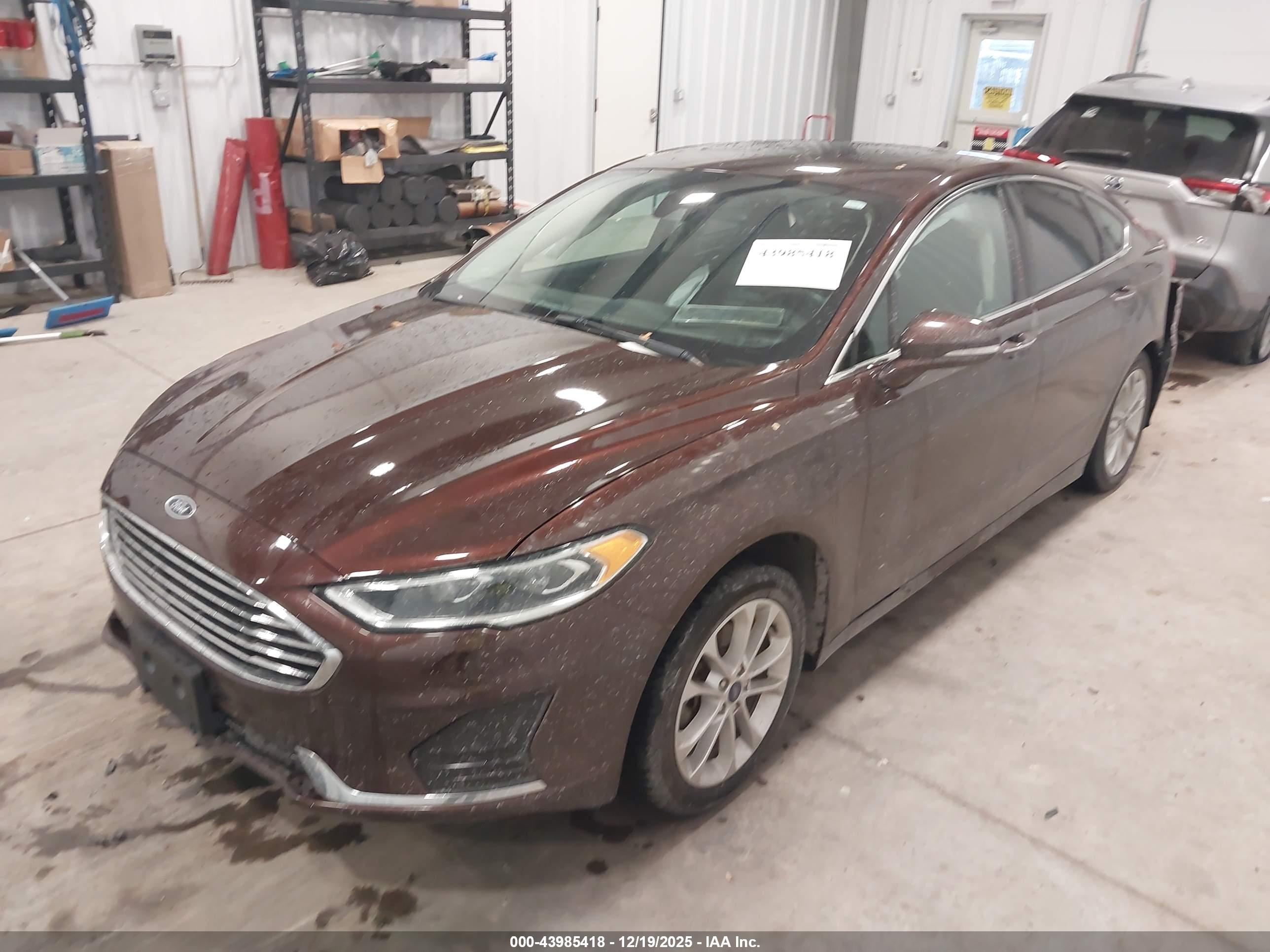 FORD FUSION image 2
