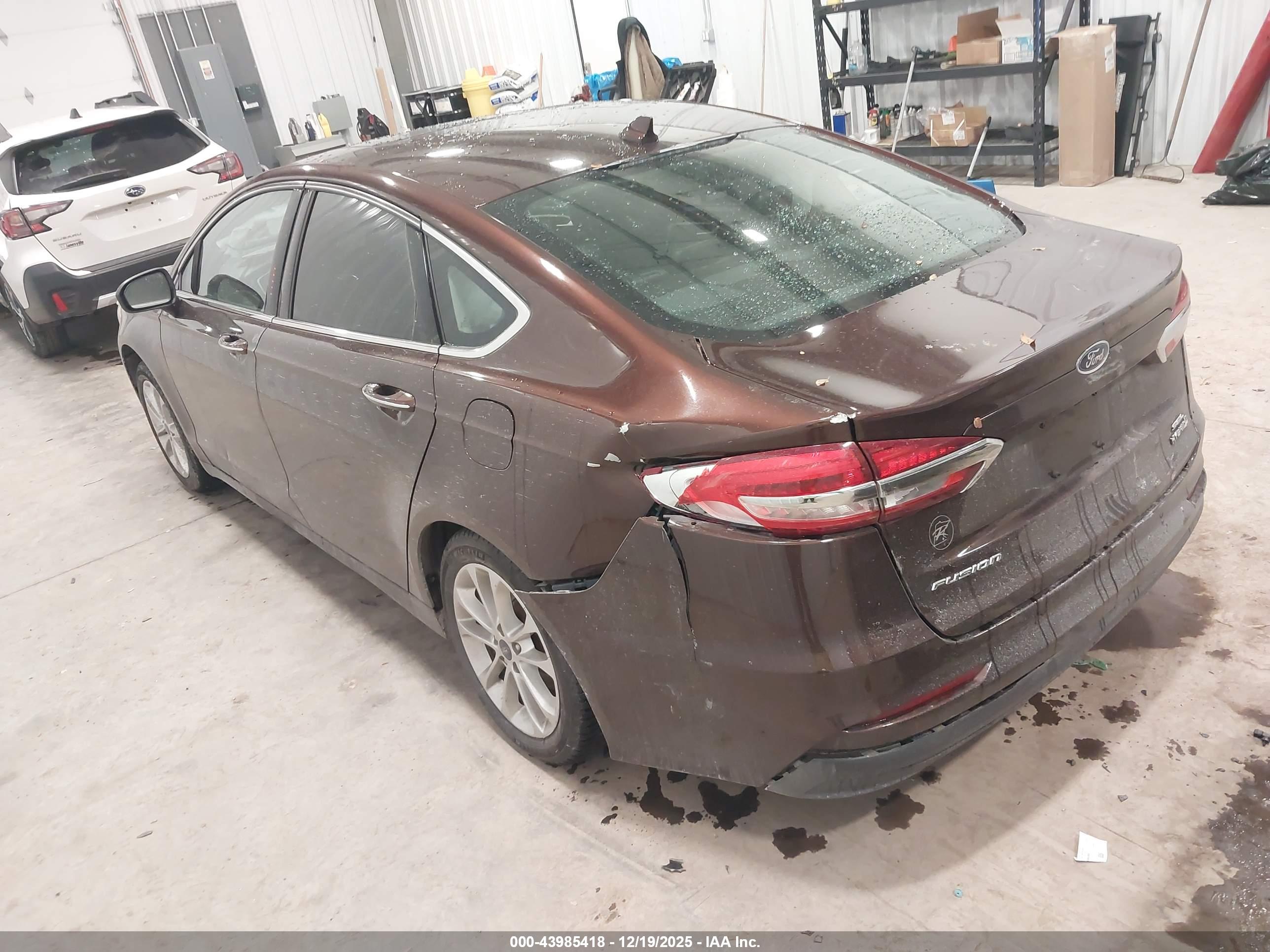 FORD FUSION image 3