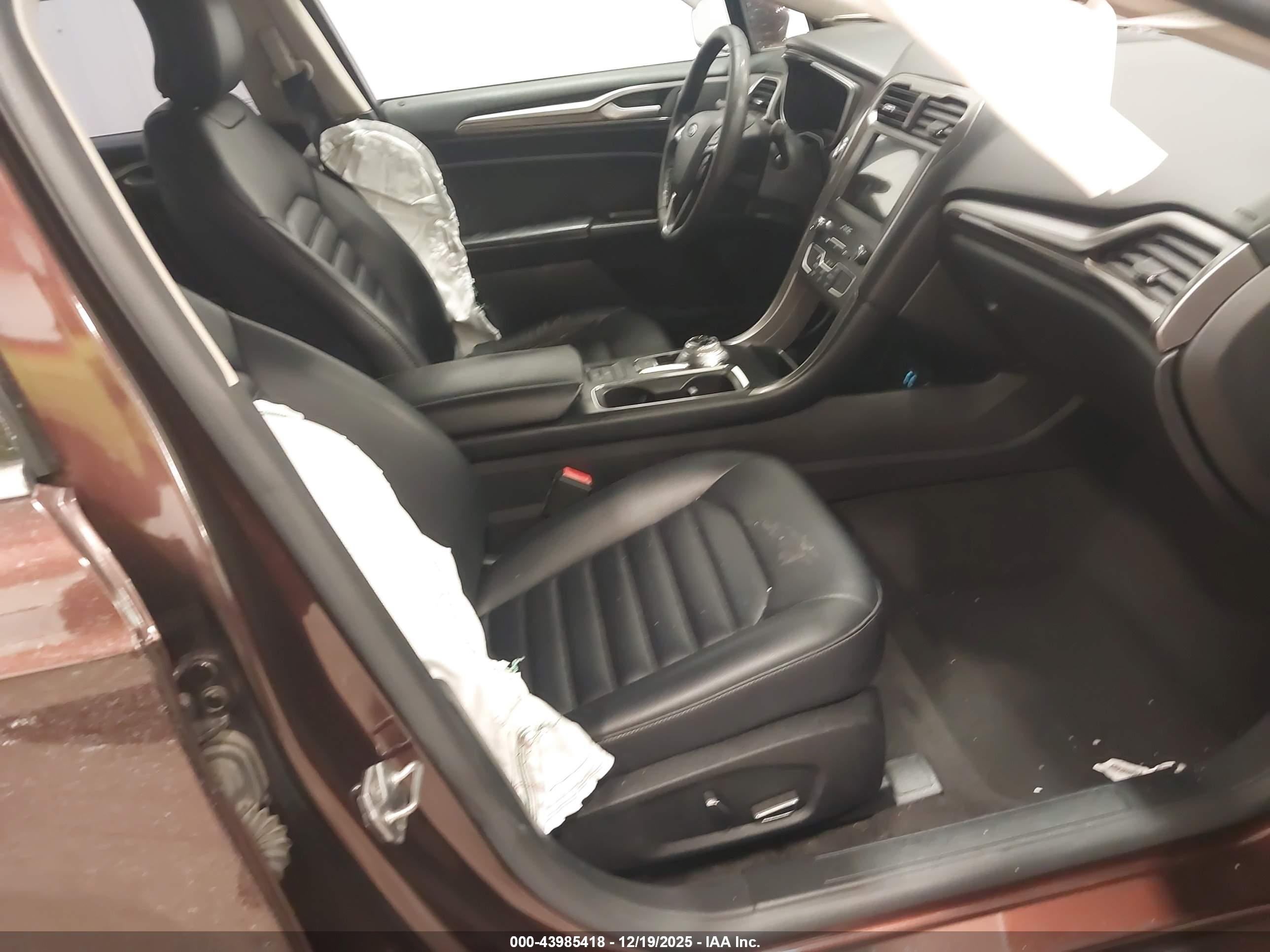 FORD FUSION image 5