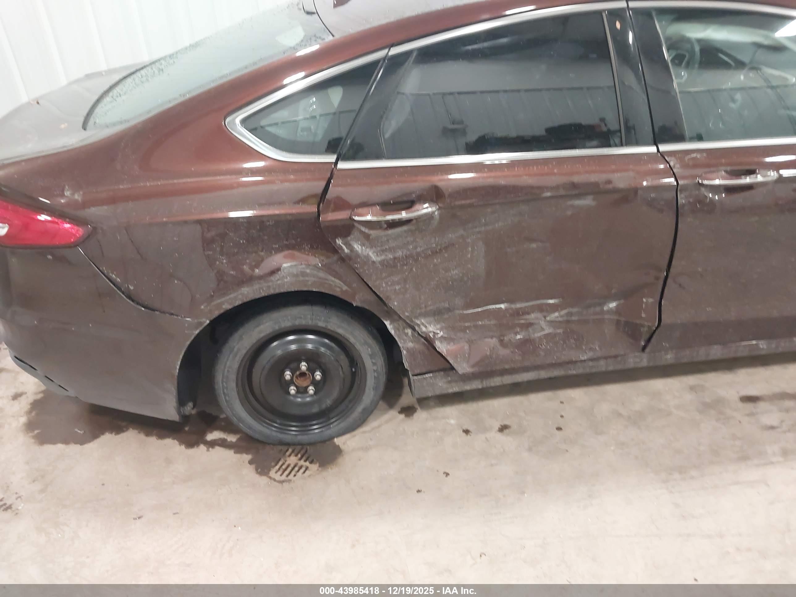 FORD FUSION image 6
