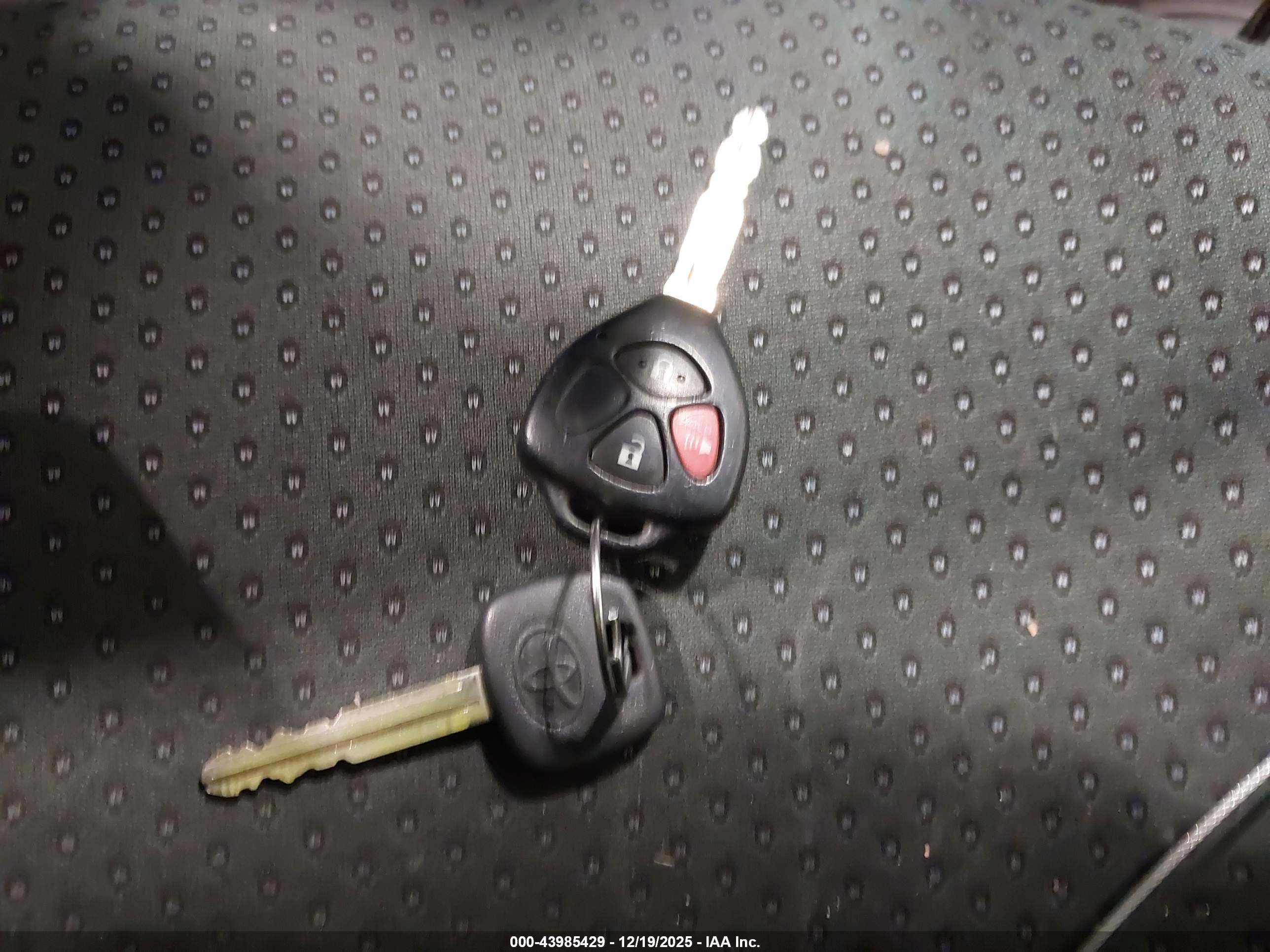 TOYOTA YARIS image 11