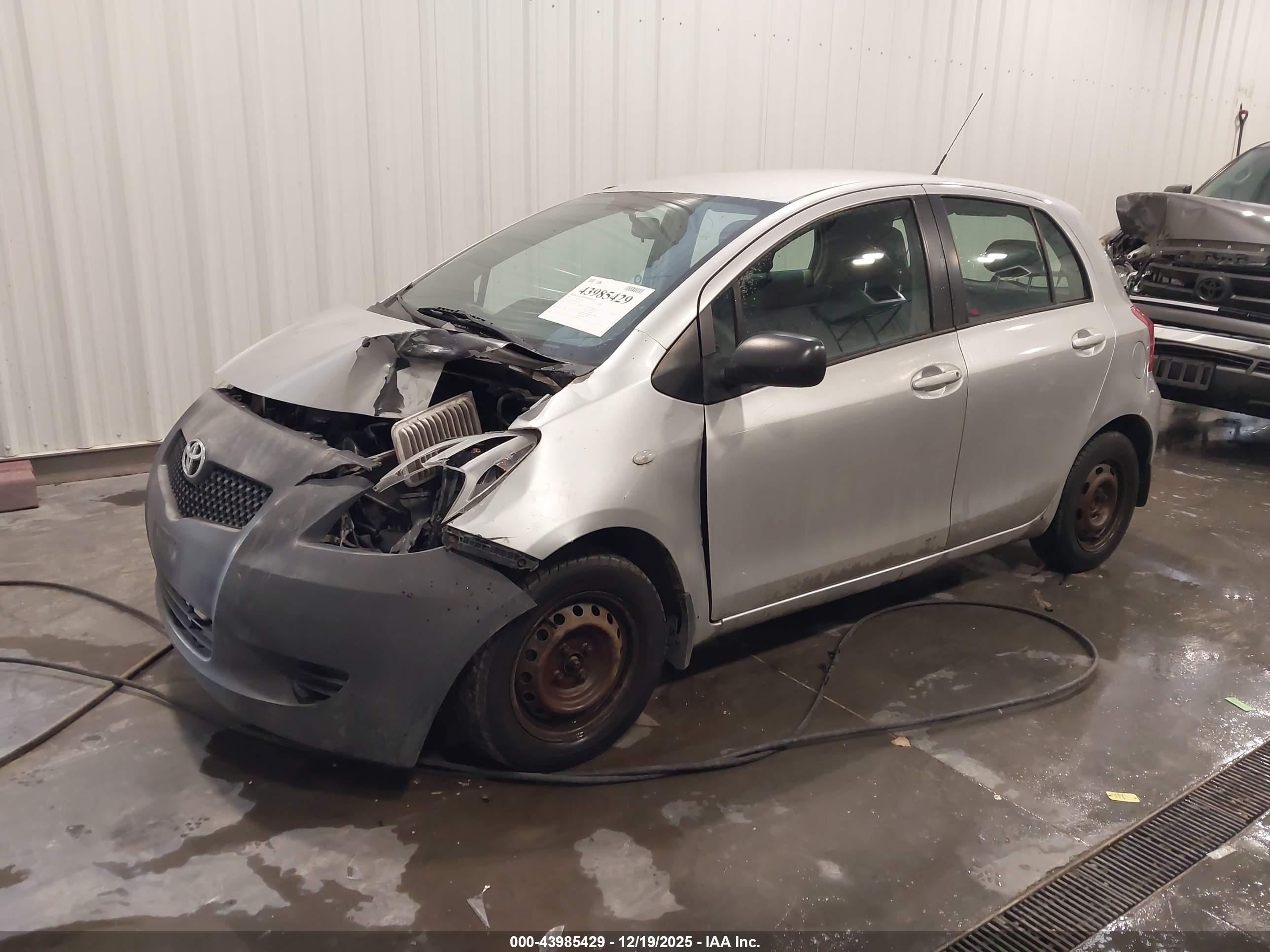 TOYOTA YARIS image 2