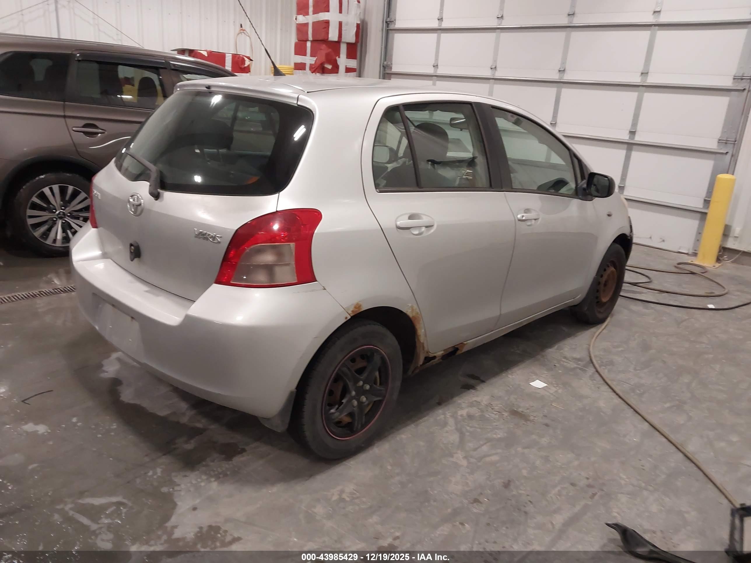 TOYOTA YARIS image 4