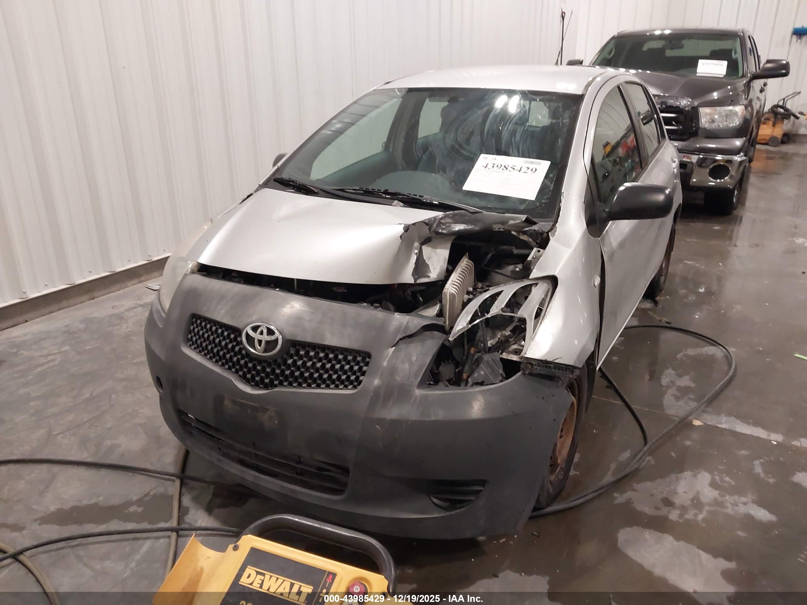 TOYOTA YARIS image 6