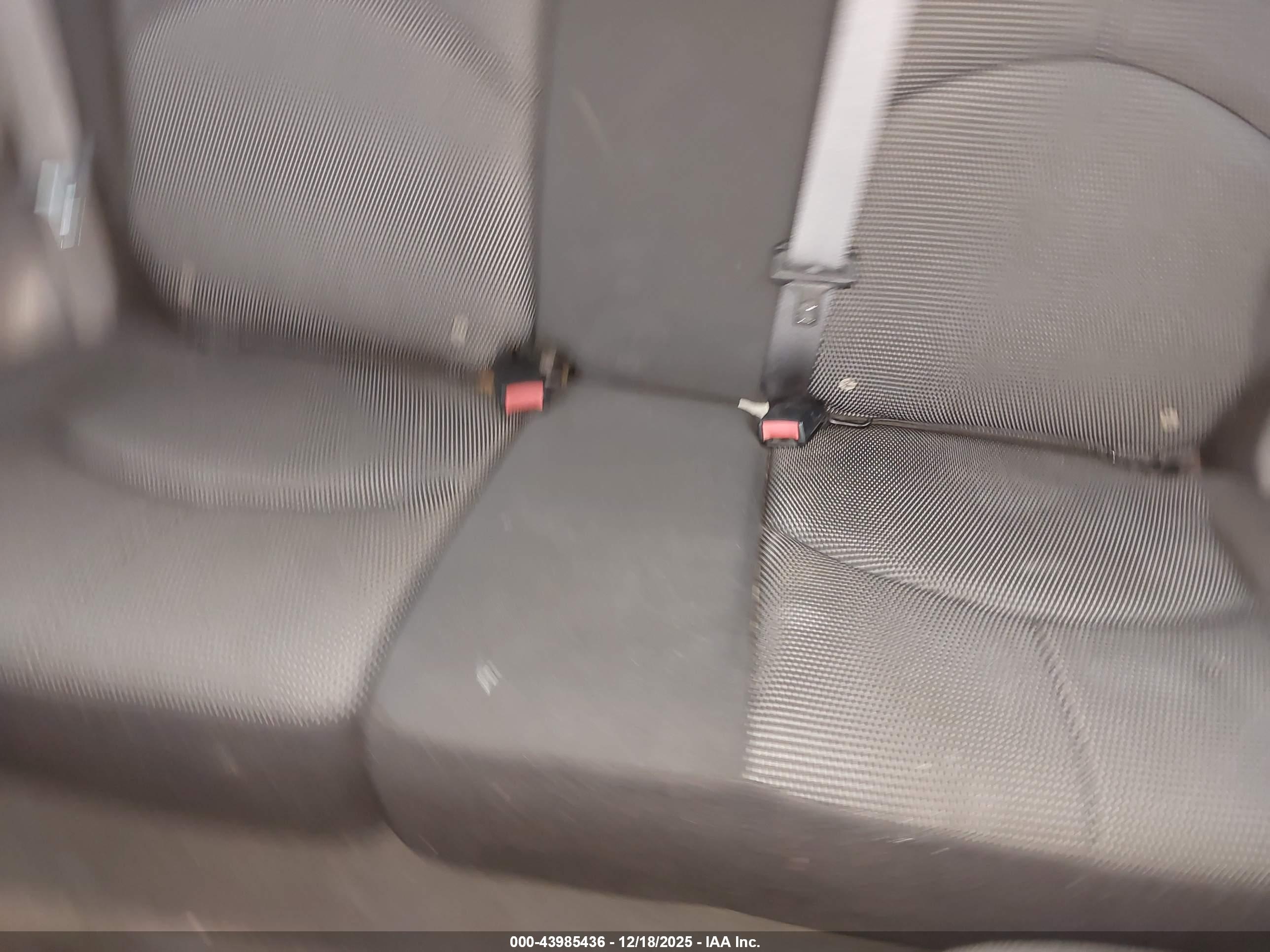 MAZDA TRIBUTE image 8