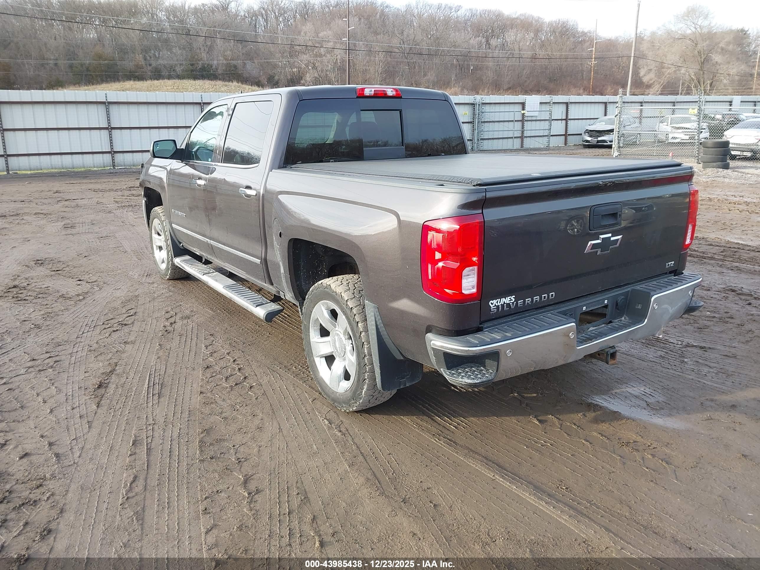 CHEVROLET SILVERADO image 3