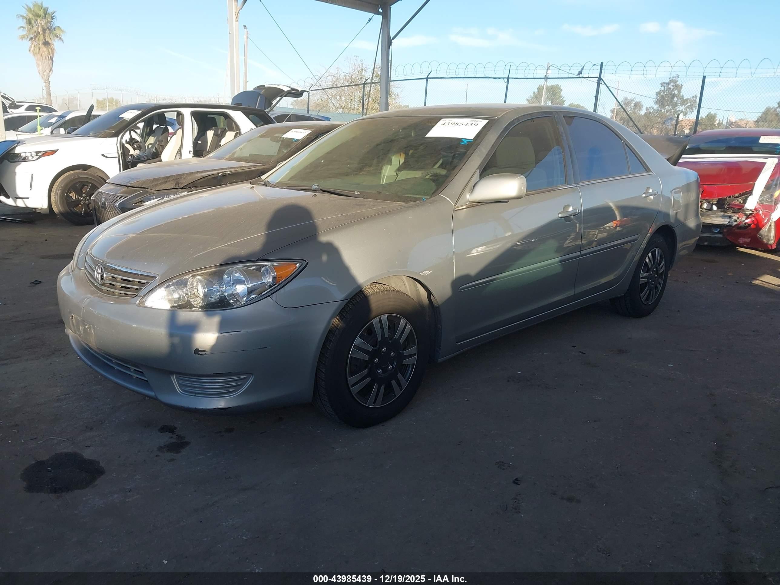 TOYOTA CAMRY image 2