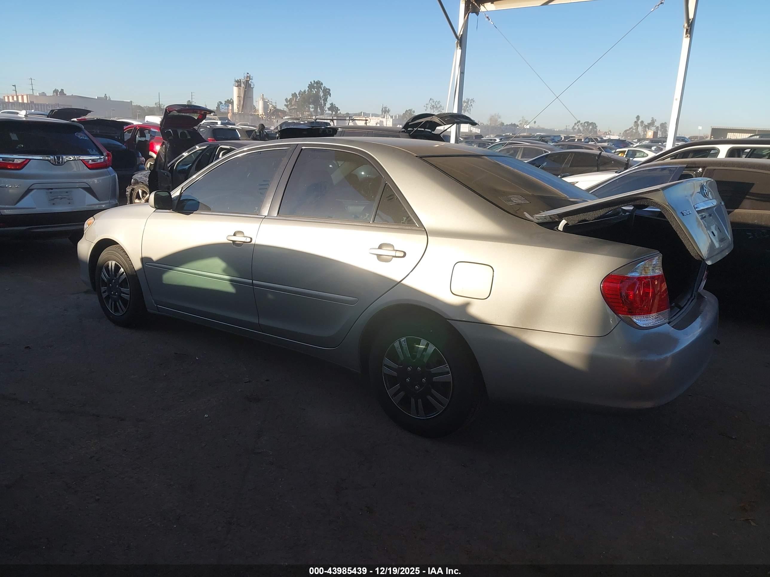 TOYOTA CAMRY image 3