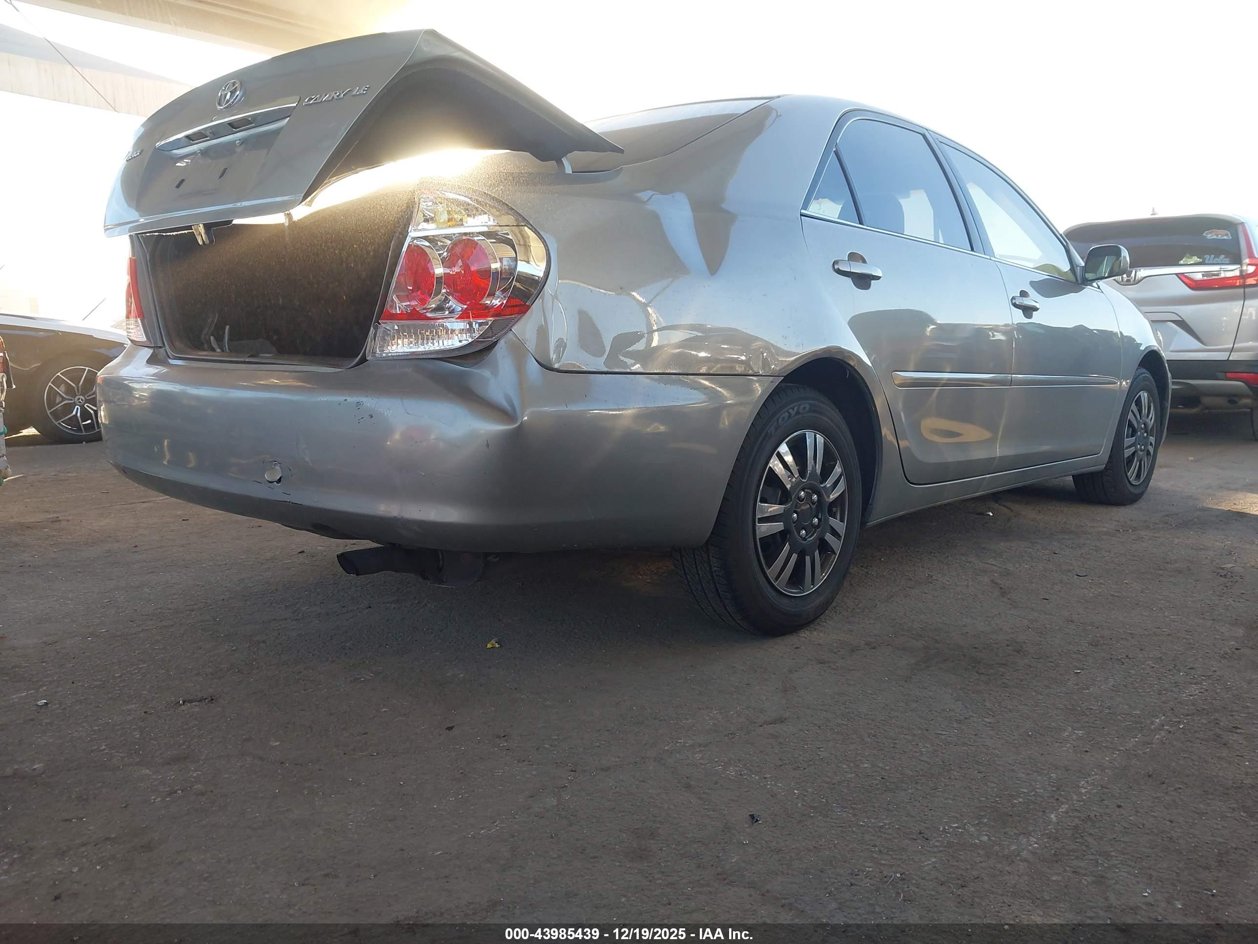 TOYOTA CAMRY image 4