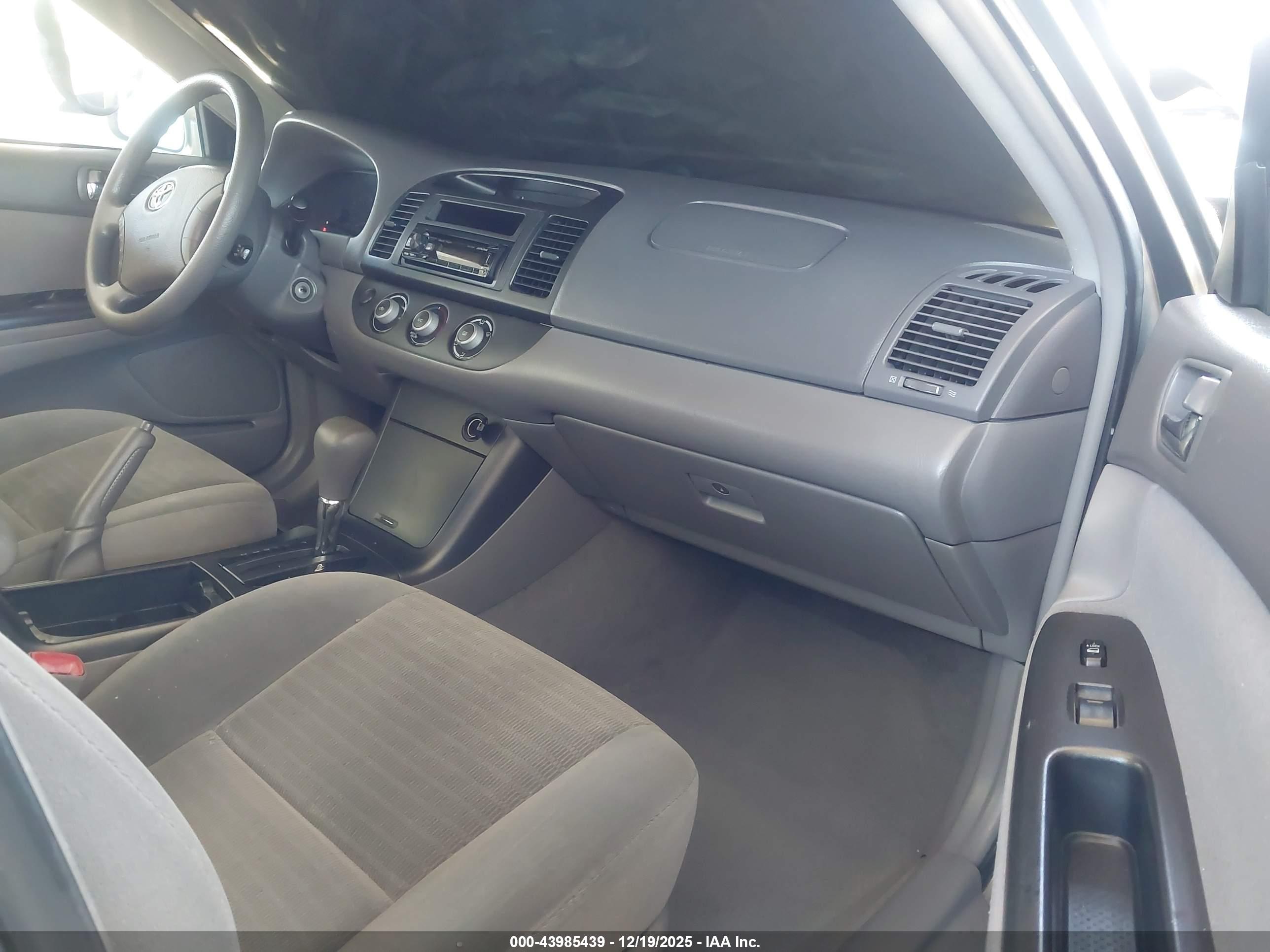 TOYOTA CAMRY image 5