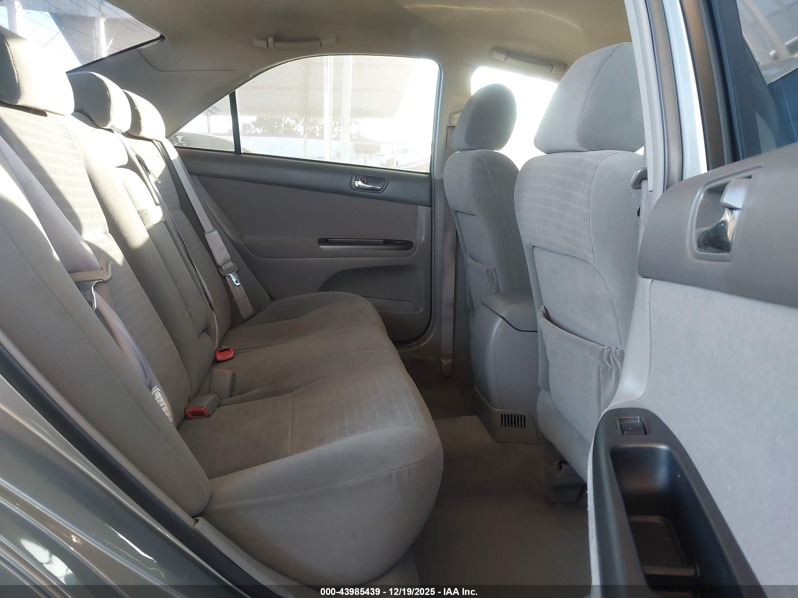 TOYOTA CAMRY image 8