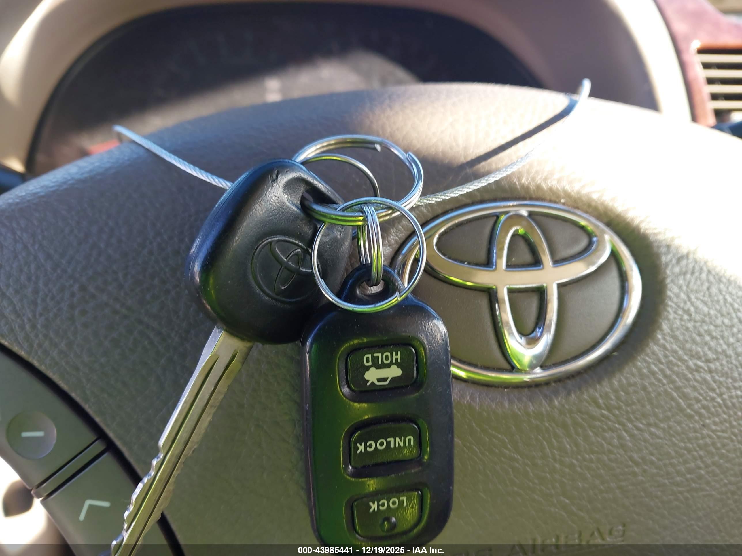 TOYOTA CAMRY image 11