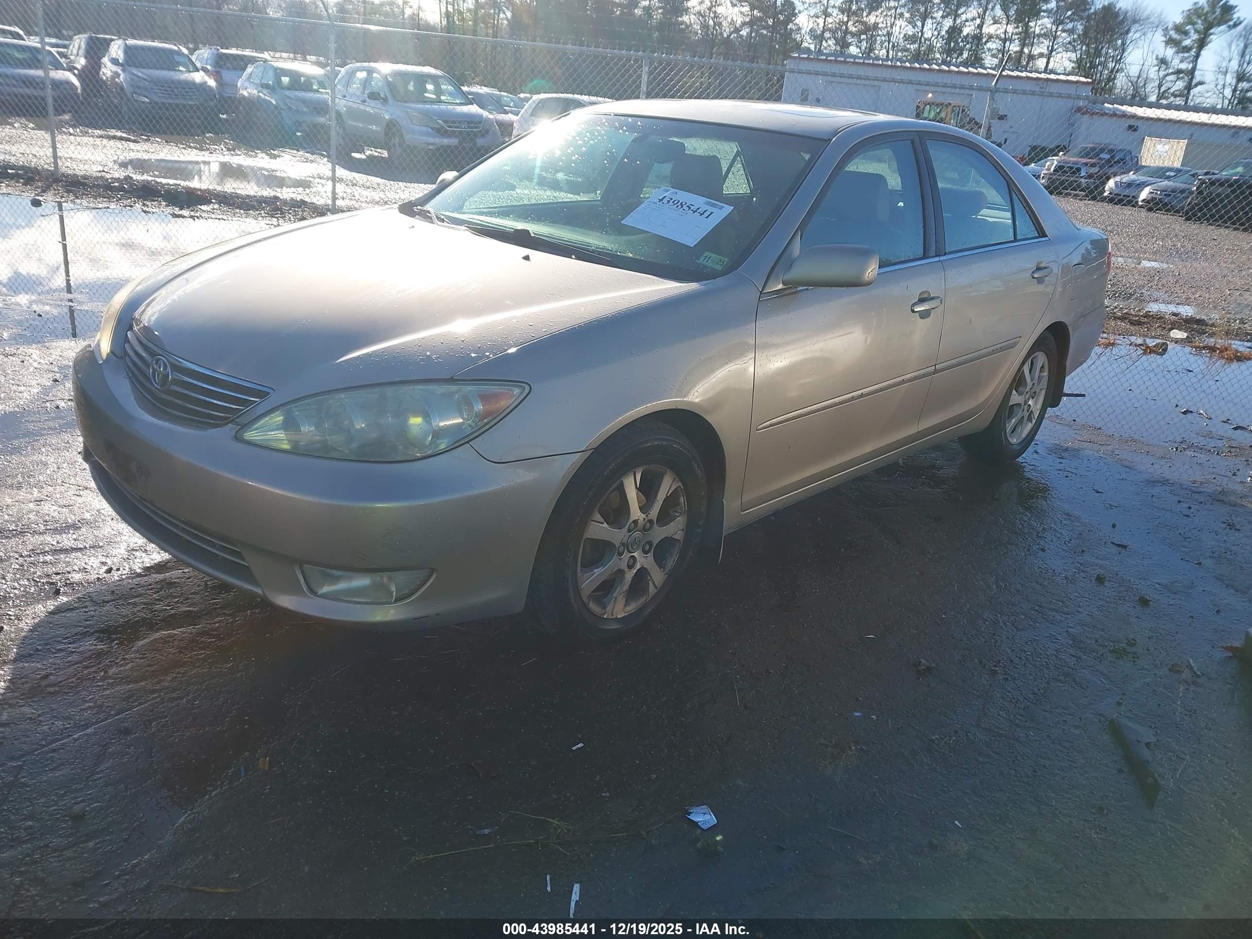 TOYOTA CAMRY image 2